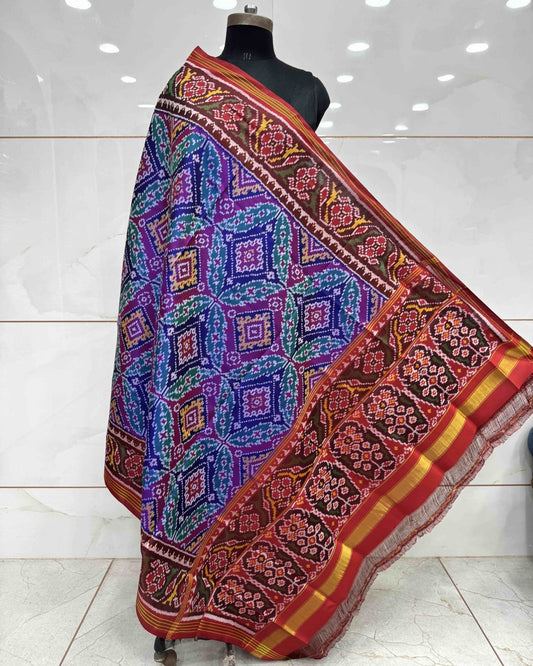 Red & Rama Green Chhabdi Patola Dupatta - SindhoiPatolaArt