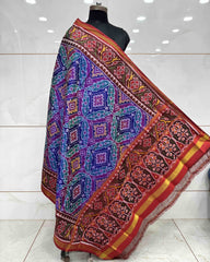Red & Rama Green Chhabdi Patola Dupatta - SindhoiPatolaArt