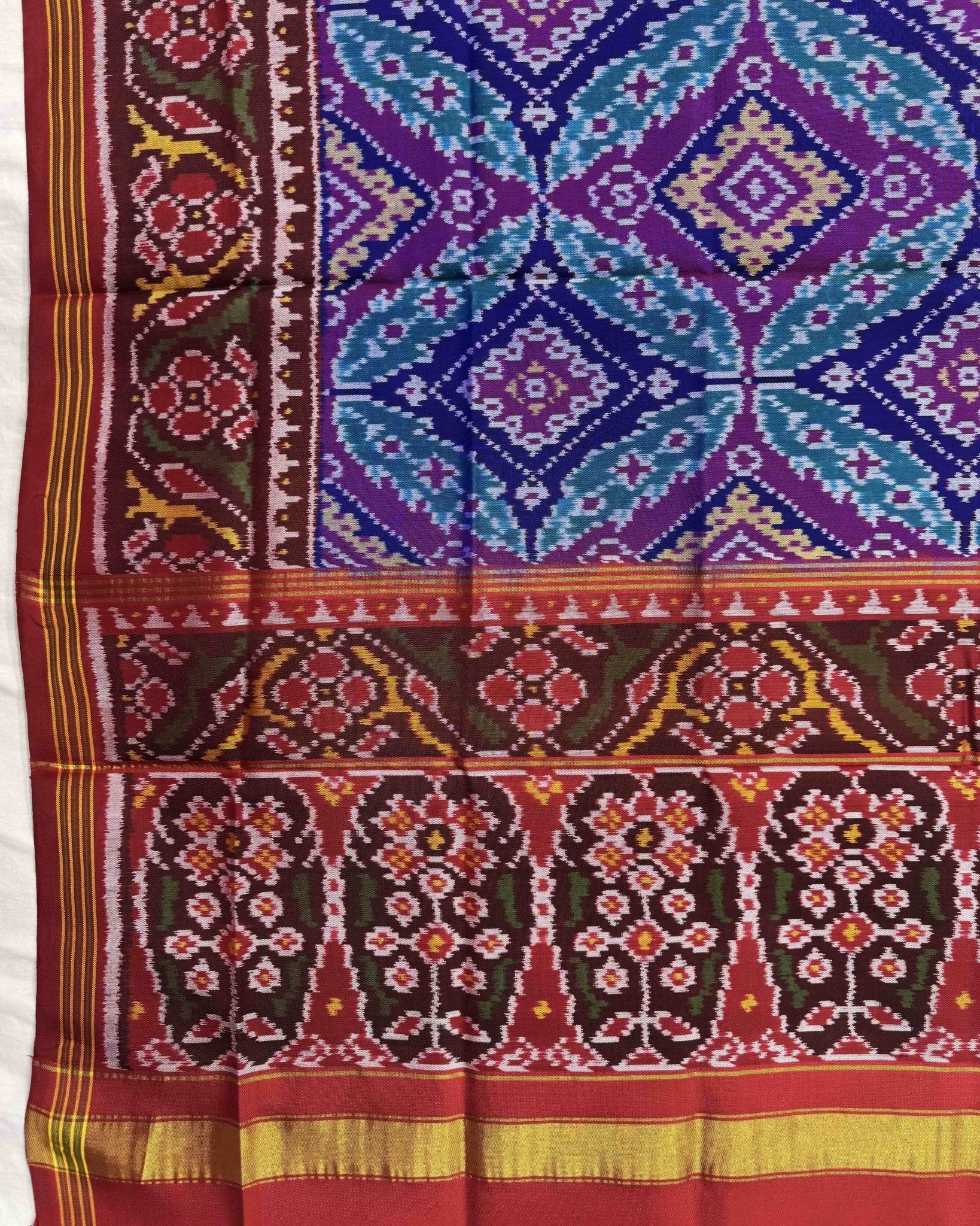 Red & Rama Green Chhabdi Patola Dupatta - SindhoiPatolaArt