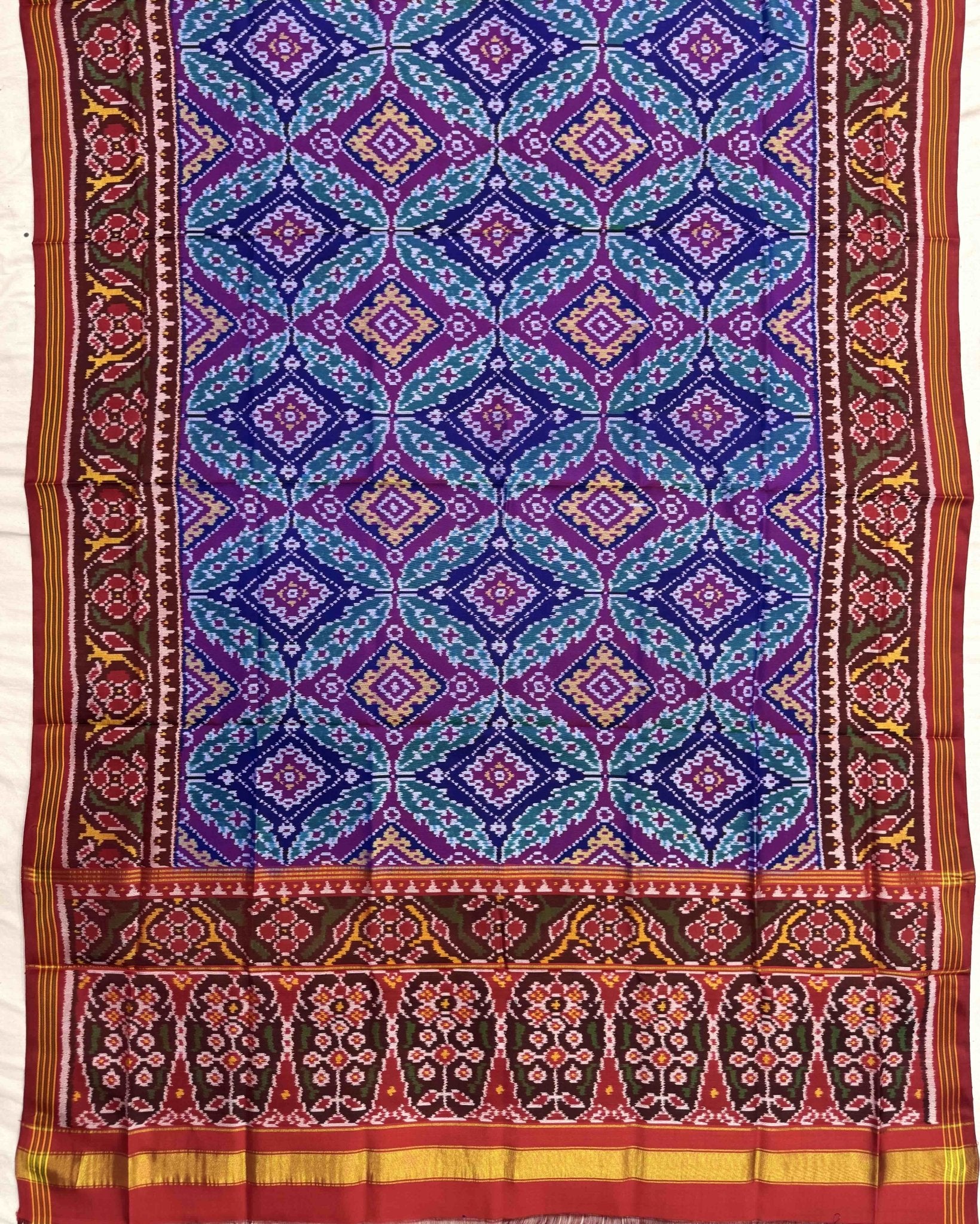 Red & Rama Green Chhabdi Patola Dupatta - SindhoiPatolaArt