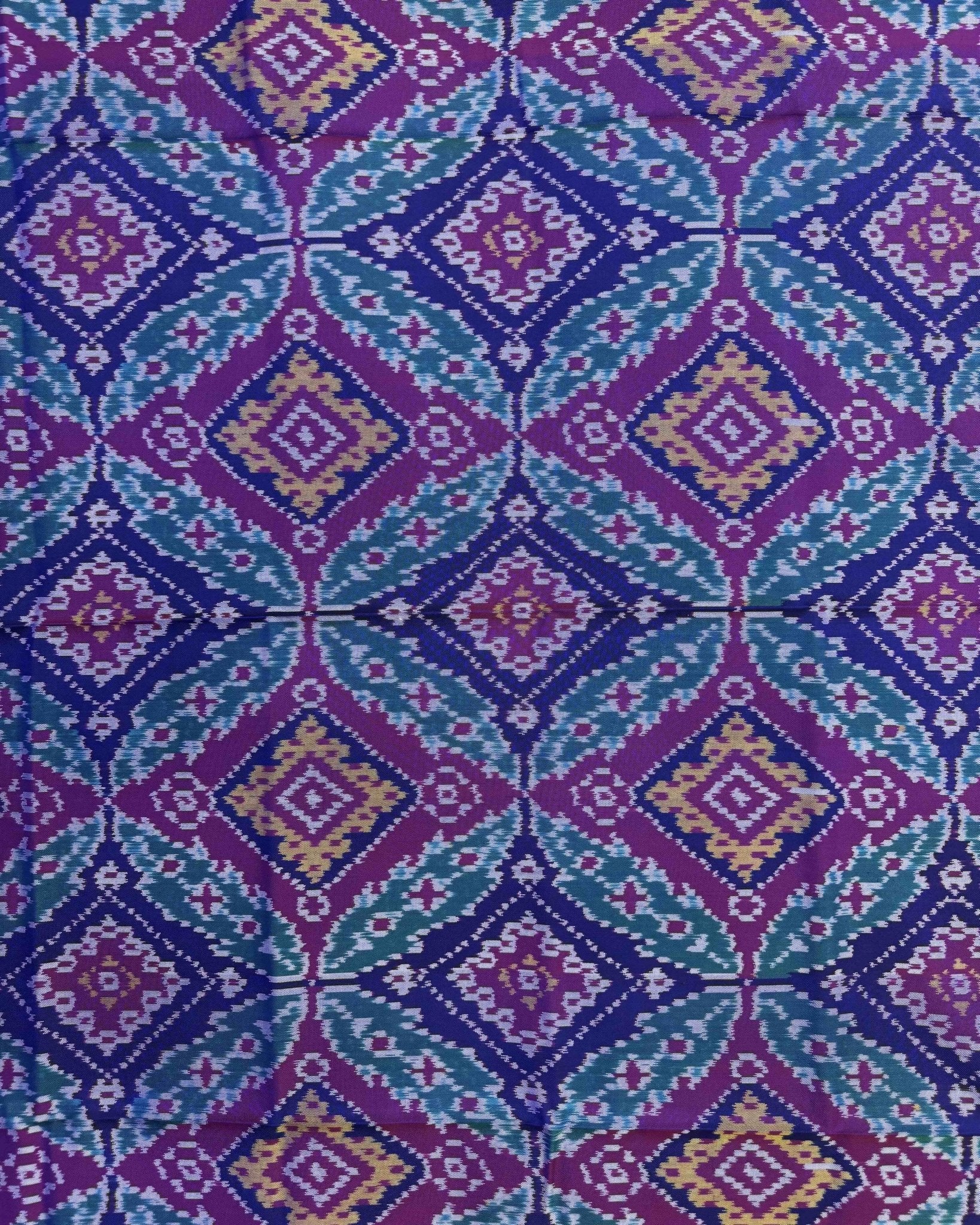 Red & Rama Green Chhabdi Patola Dupatta - SindhoiPatolaArt