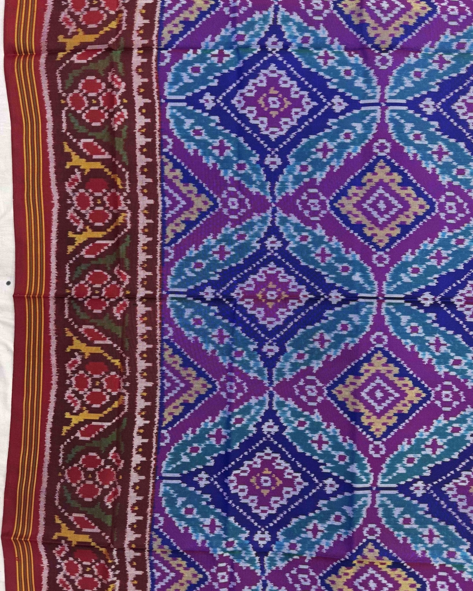Red & Rama Green Chhabdi Patola Dupatta - SindhoiPatolaArt