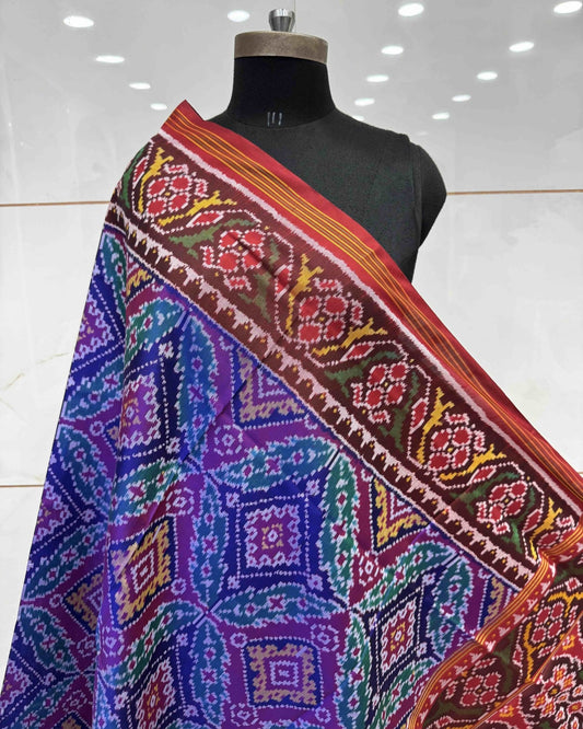 Red & Rama Green Chhabdi Patola Dupatta - SindhoiPatolaArt