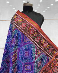 Red & Rama Green Chhabdi Patola Dupatta - SindhoiPatolaArt