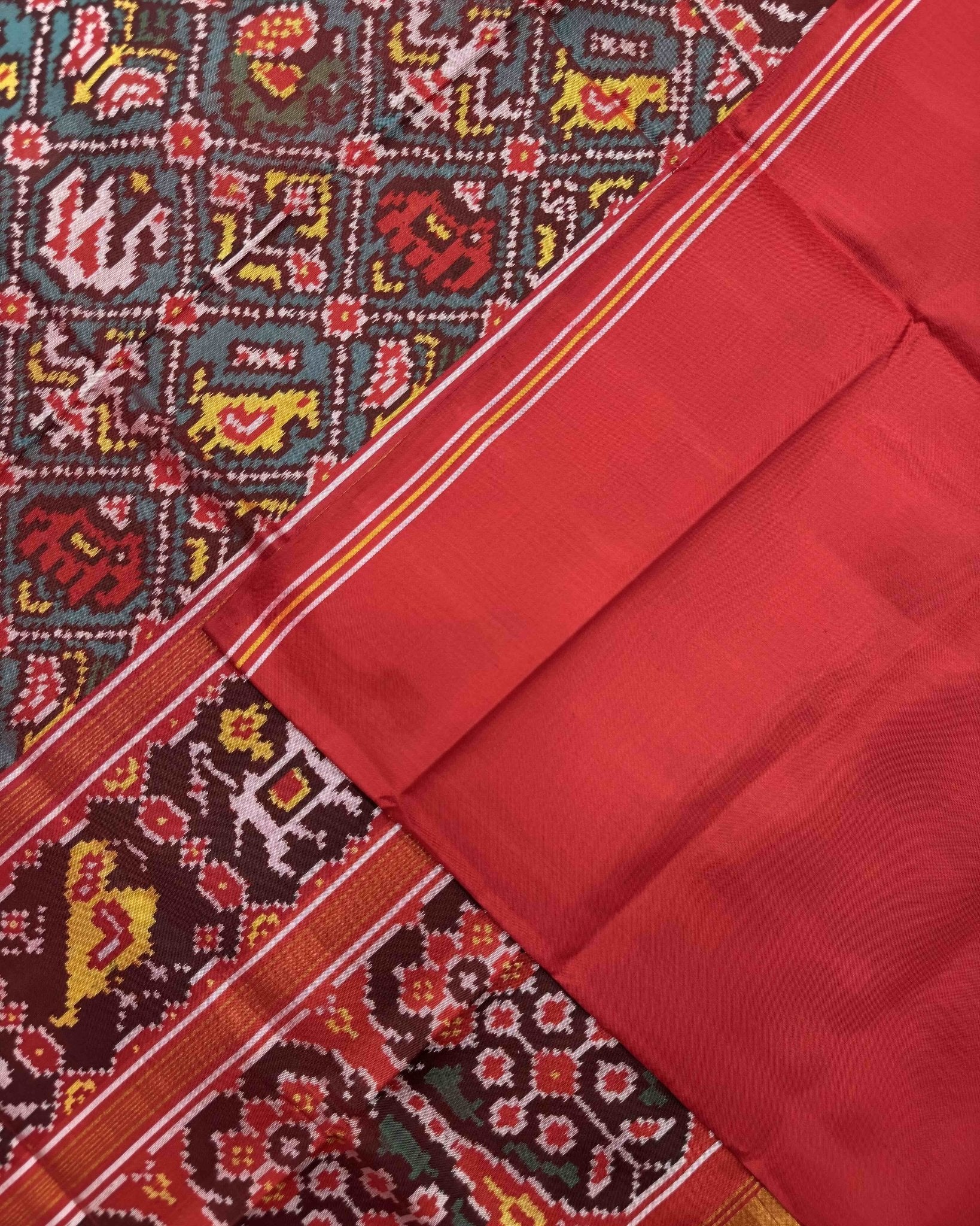 Red & Rama Green Narikunj Semi Double Ikat Patola Saree - SindhoiPatolaArt