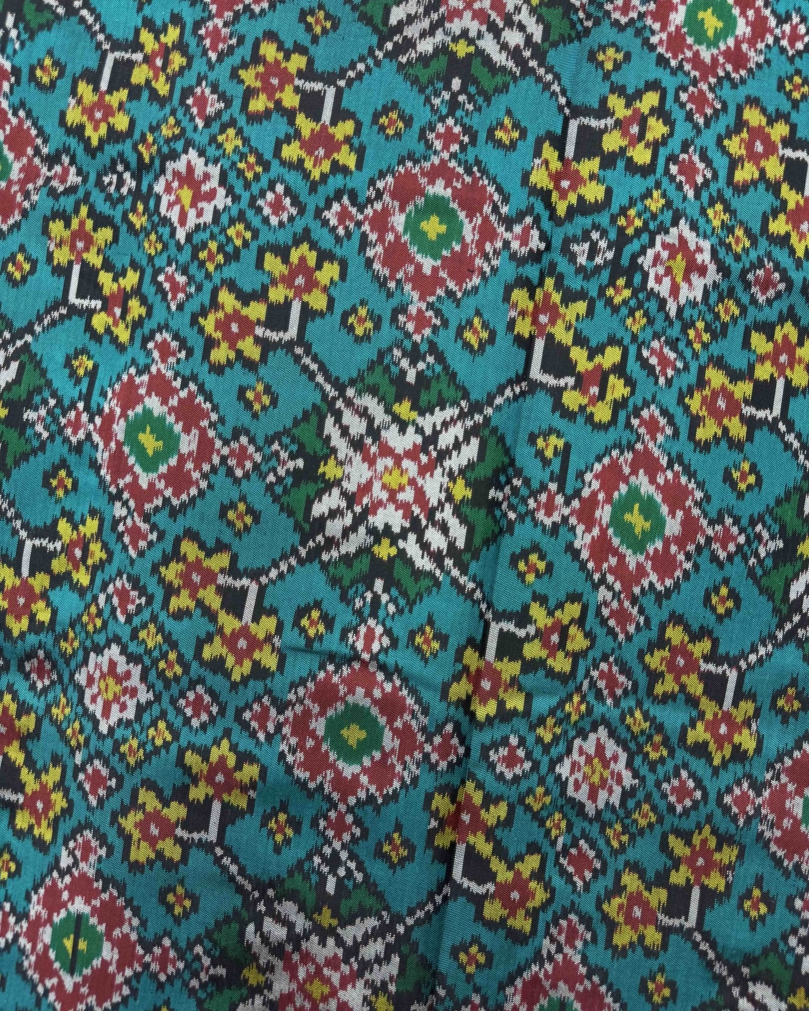 Red & Rama Green Navratan Semi Double Ikat Patola Saree - SindhoiPatolaArt
