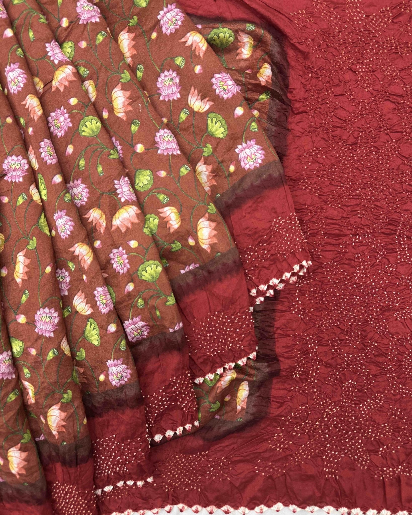 Red & Redish Brown Flower Pichhwai Bandhani Saree - SindhoiPatolaArt