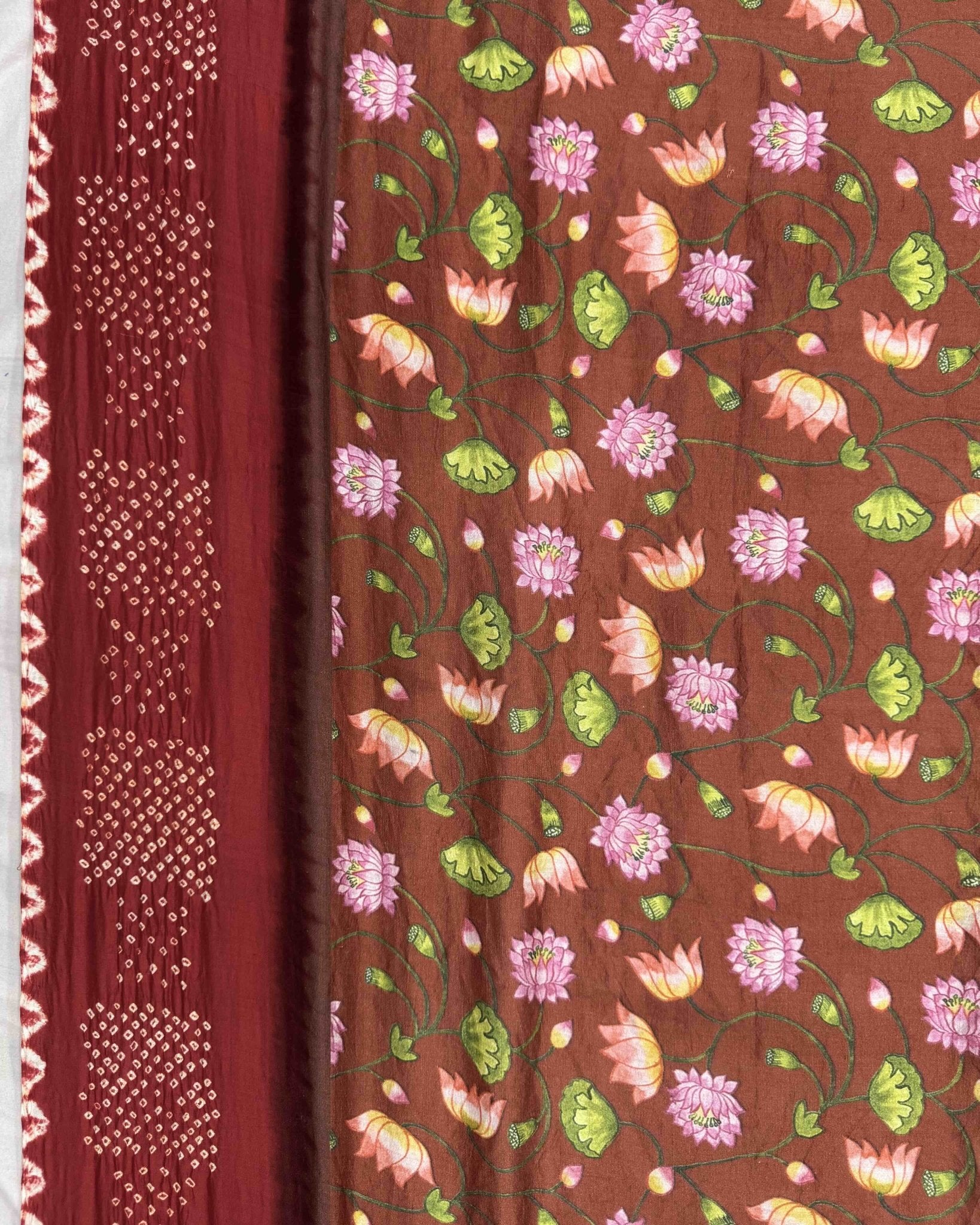 Red & Redish Brown Flower Pichhwai Bandhani Saree - SindhoiPatolaArt