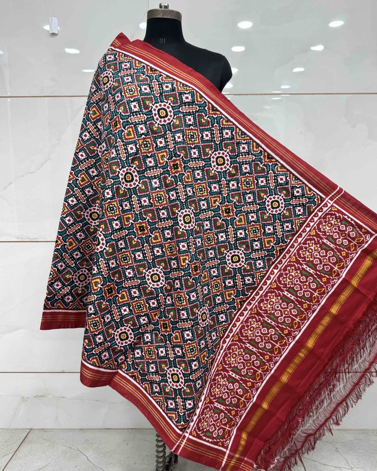 Red & Turquoise Manekchowk Patola Dupatta - SindhoiPatolaArt