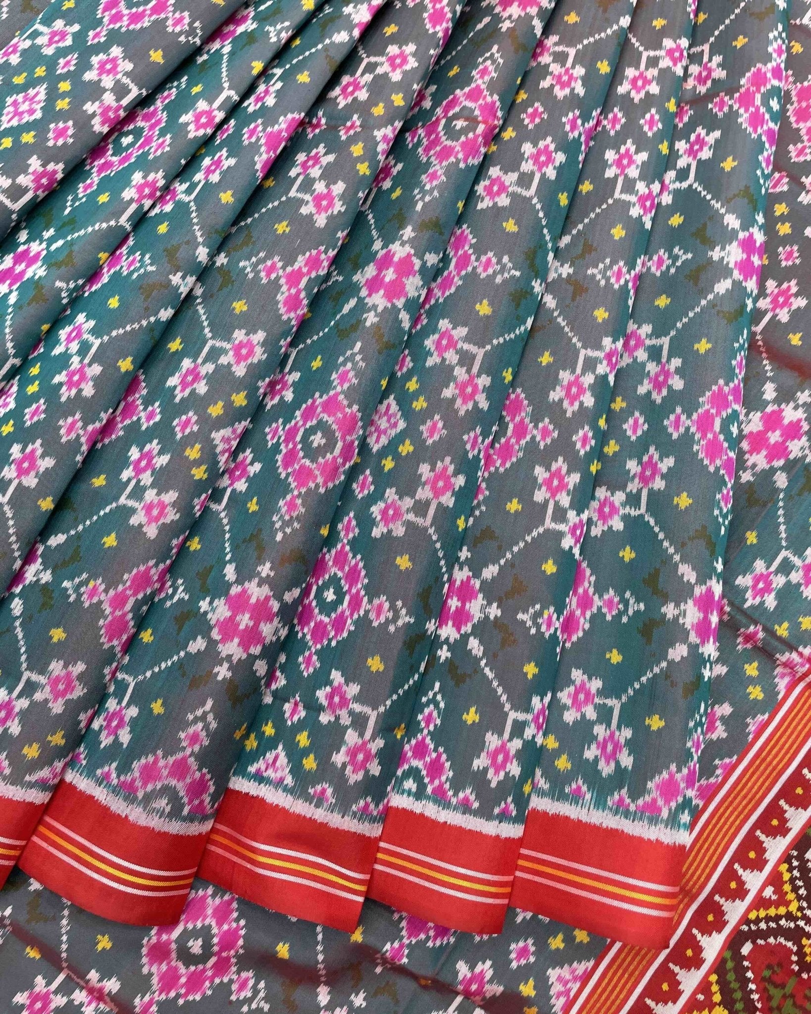Red & Turquoise Shaded Navratan Patola Saree - SindhoiPatolaArt