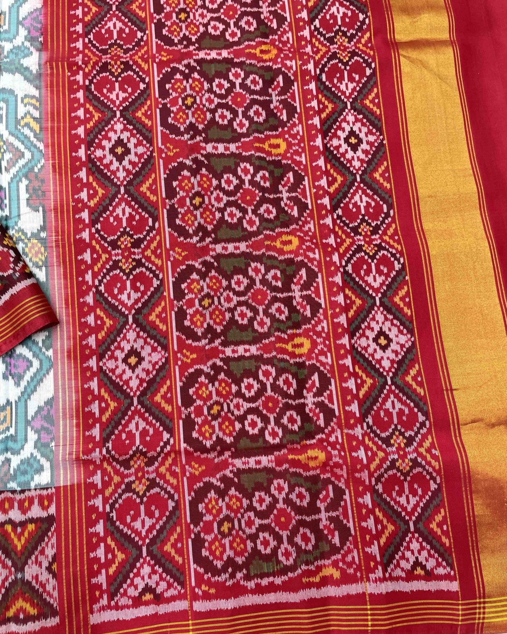 Red & White Big Figure Narikunj Designer Patola Saree - SindhoiPatolaArt
