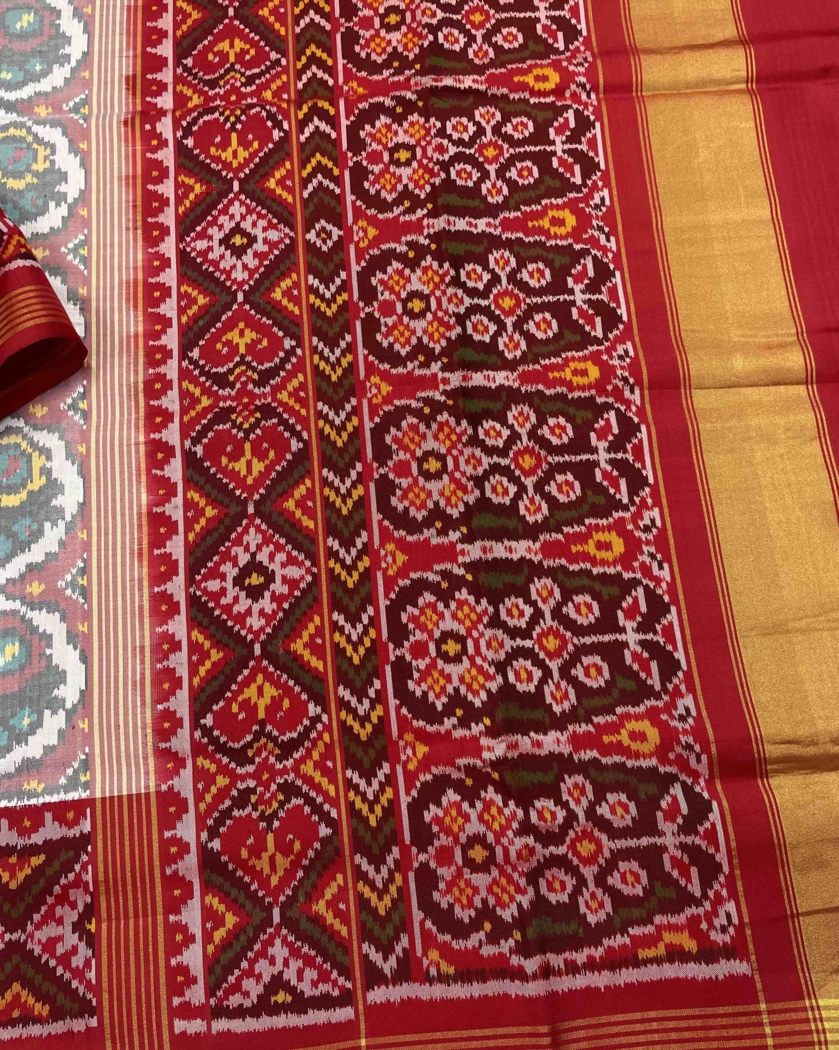 Red & White Circle Flower Designer Patola Saree - SindhoiPatolaArt