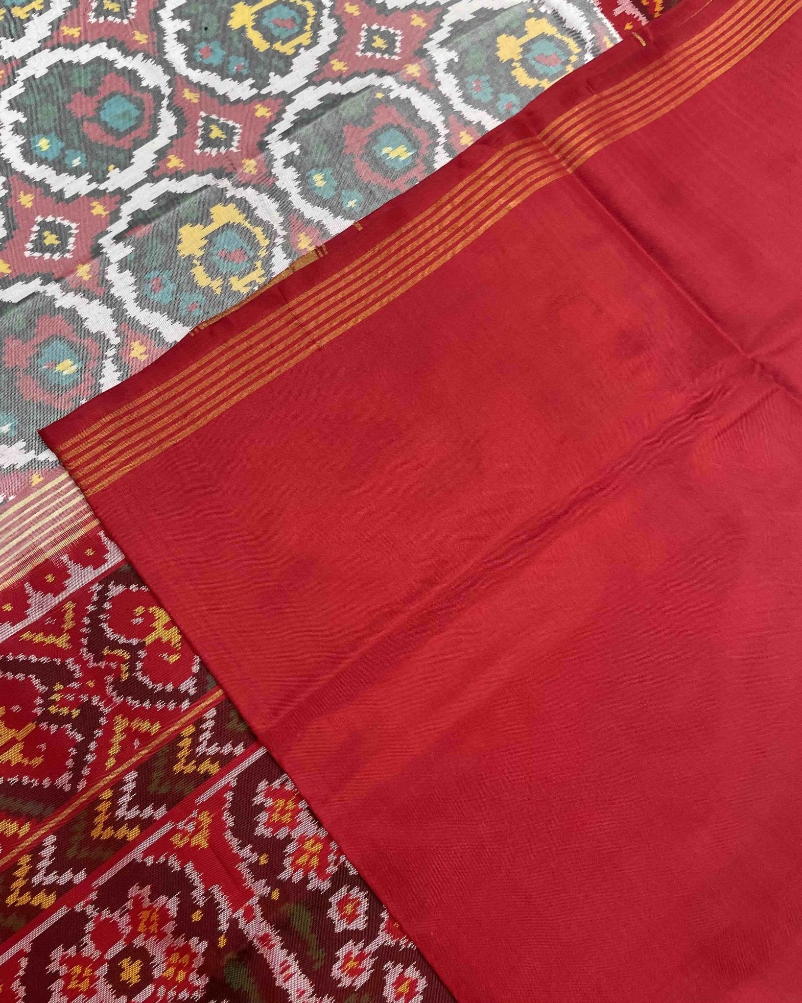Red & White Circle Flower Designer Patola Saree - SindhoiPatolaArt