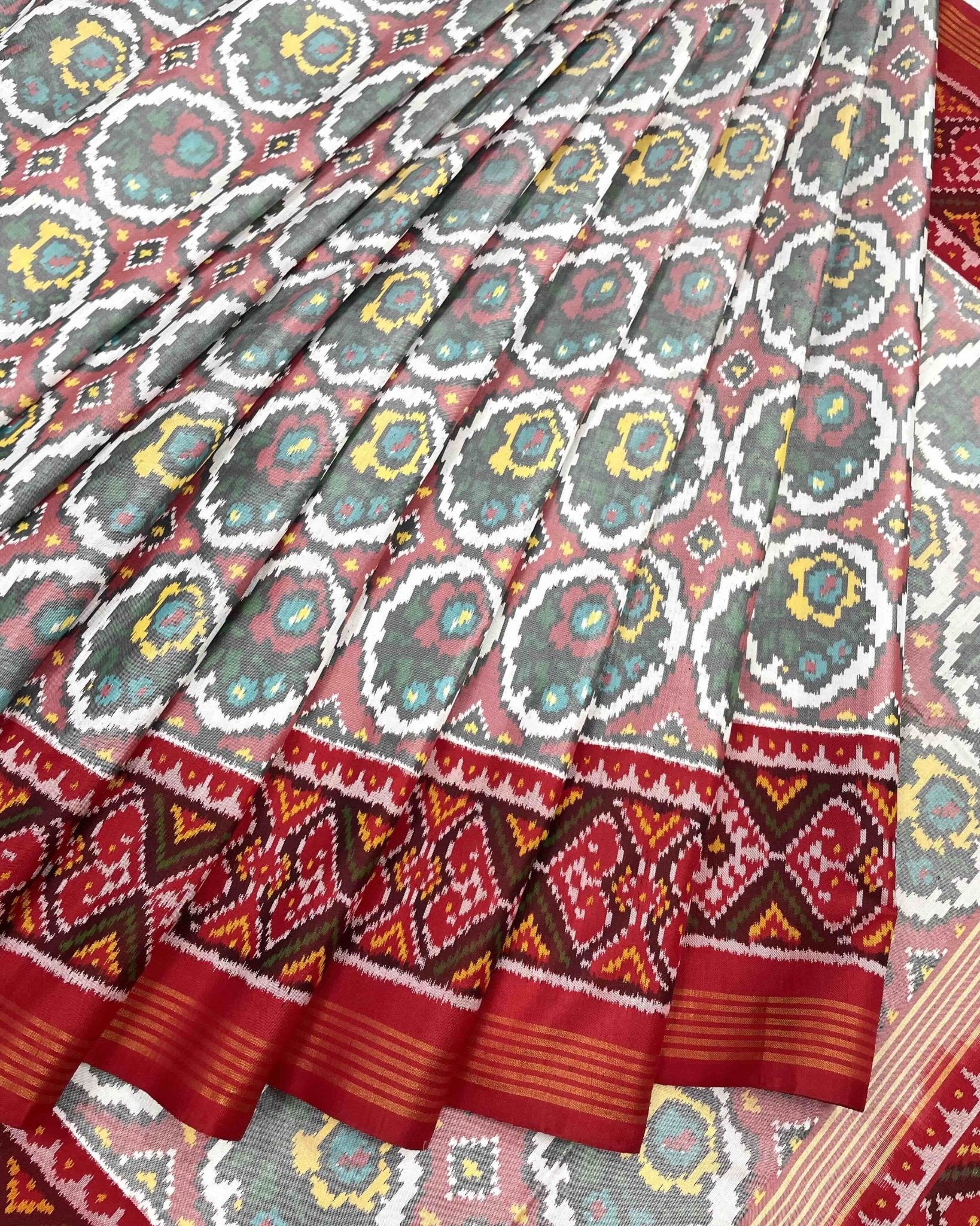 Red & White Circle Flower Designer Patola Saree - SindhoiPatolaArt