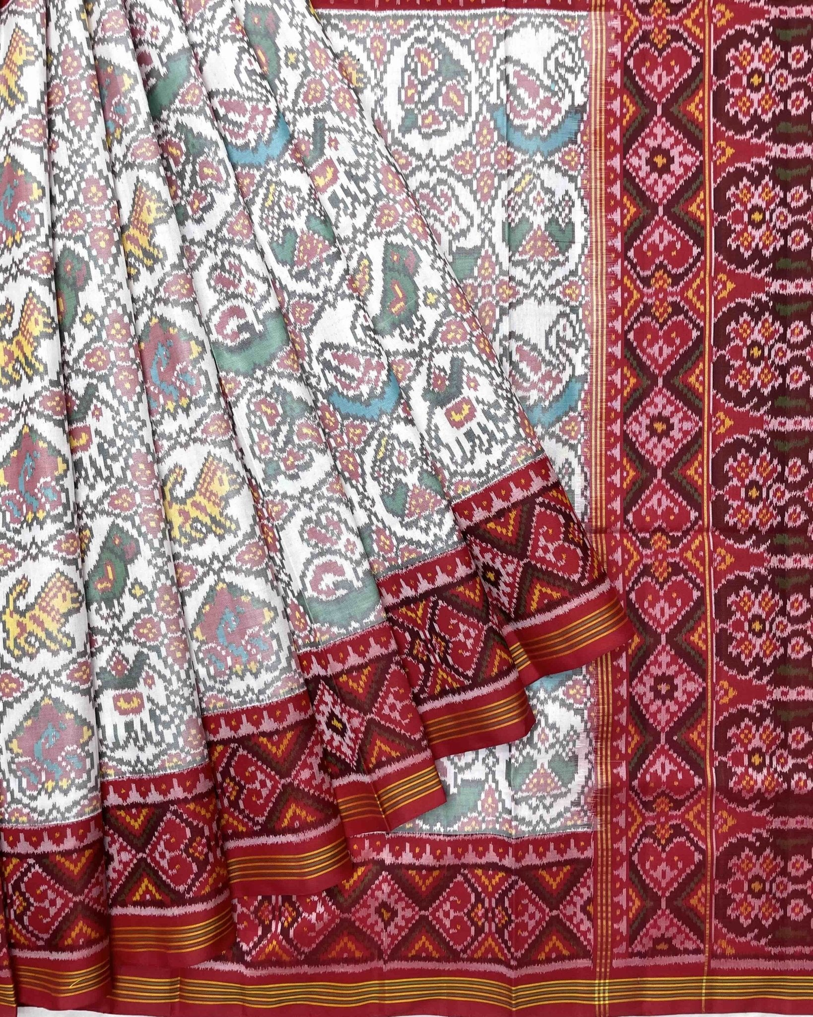 Red & White Circle Narikunj Patola Saree - SindhoiPatolaArt