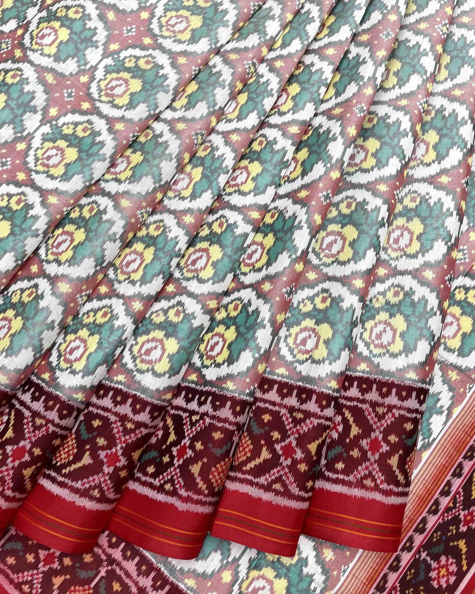 Red & White Flower Patola Saree - SindhoiPatolaArt