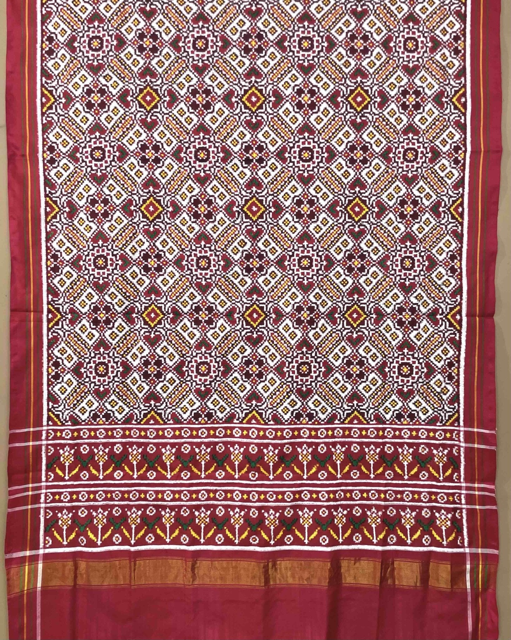 Red & White Manekchowk Patola Dupatta - SindhoiPatolaArt