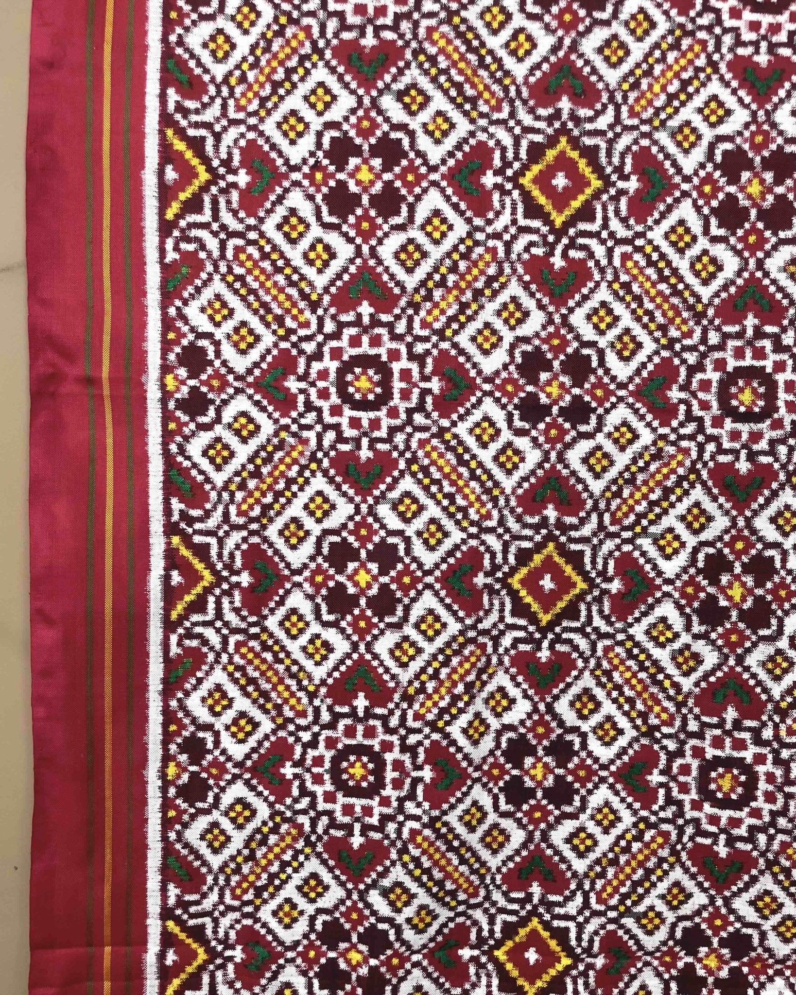 Red & White Manekchowk Patola Dupatta - SindhoiPatolaArt