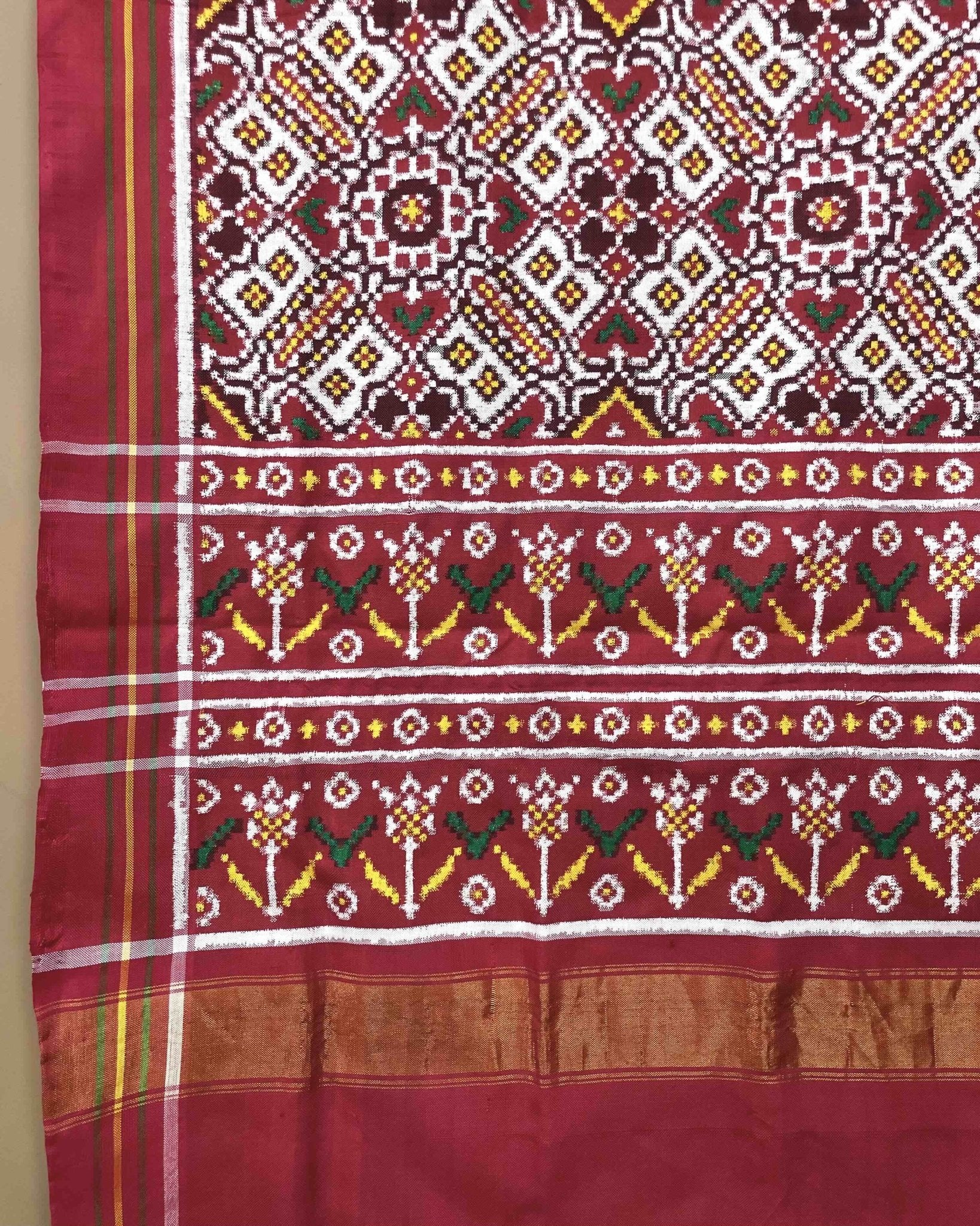 Red & White Manekchowk Patola Dupatta - SindhoiPatolaArt