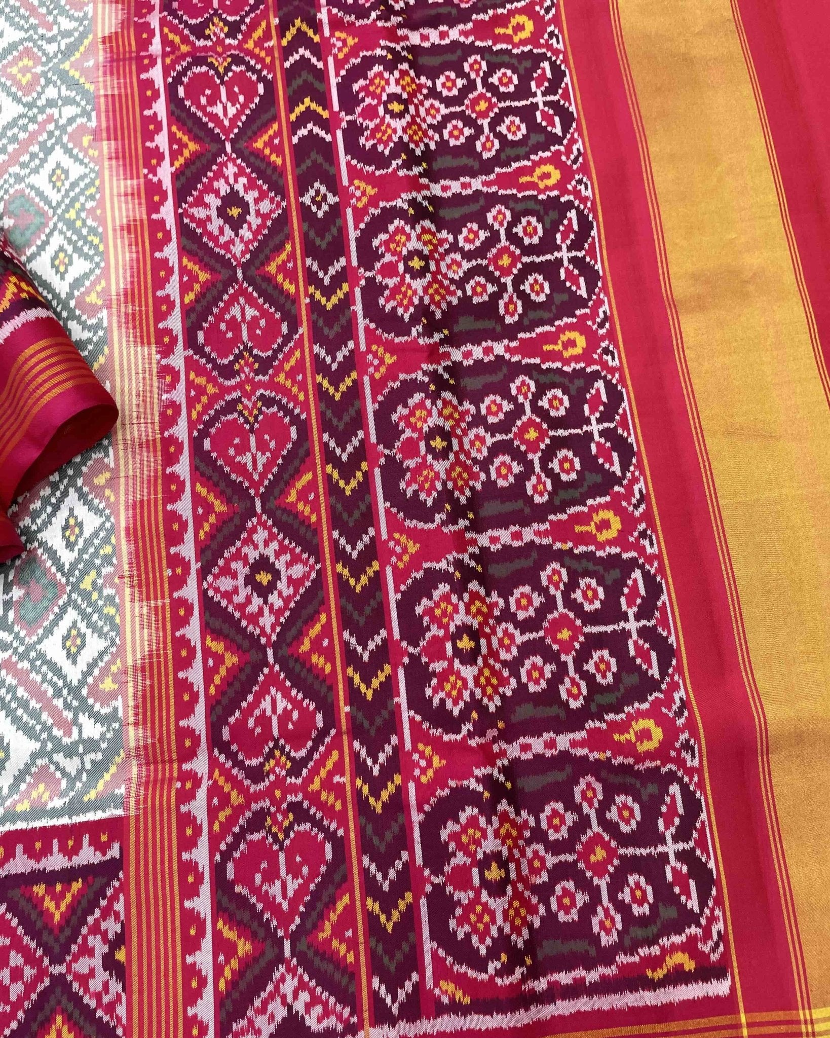 Red & White Manekchowk Patola Saree - SindhoiPatolaArt