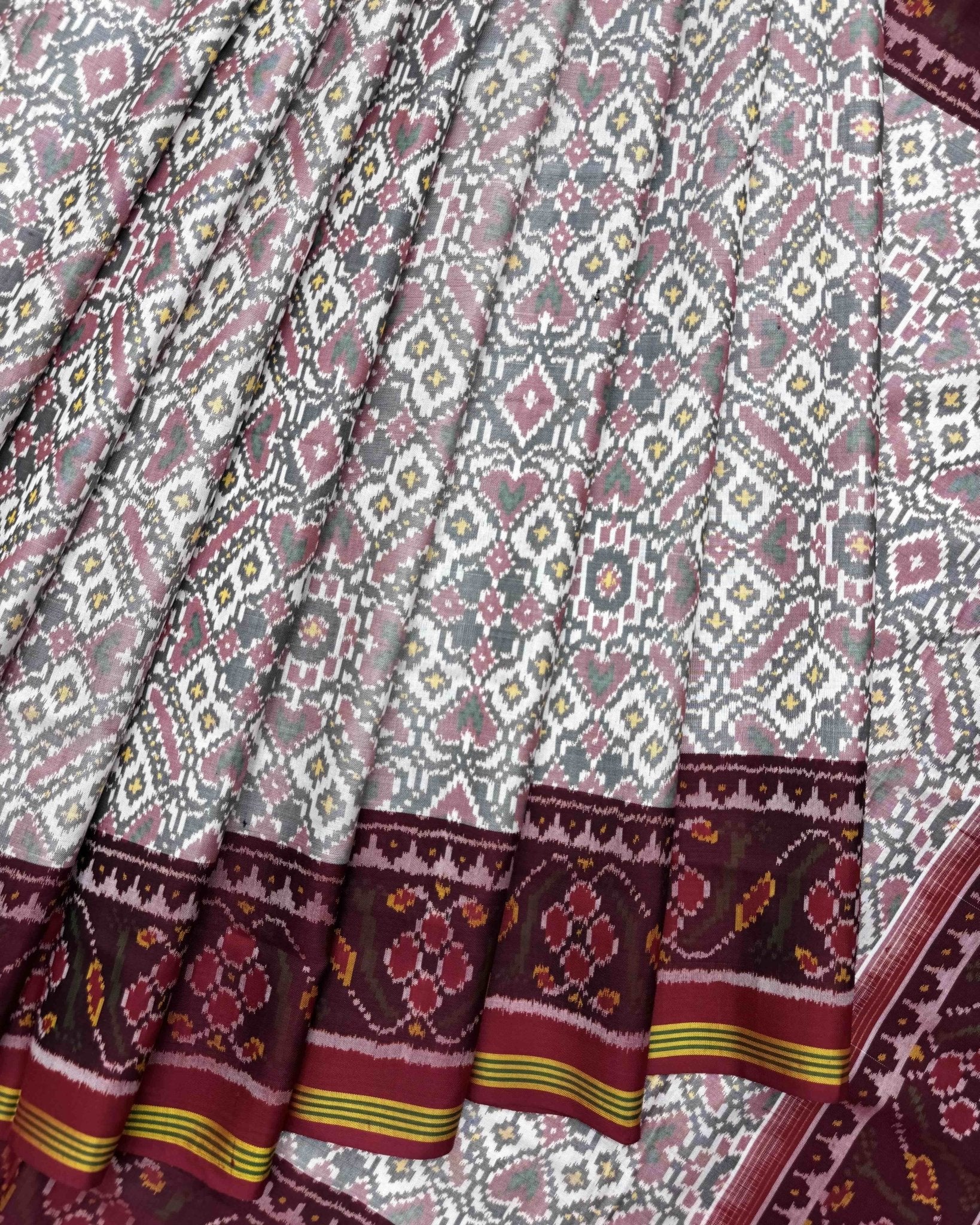 Red & White Manekchowk Semi Double Ikat Patola Saree - SindhoiPatolaArt