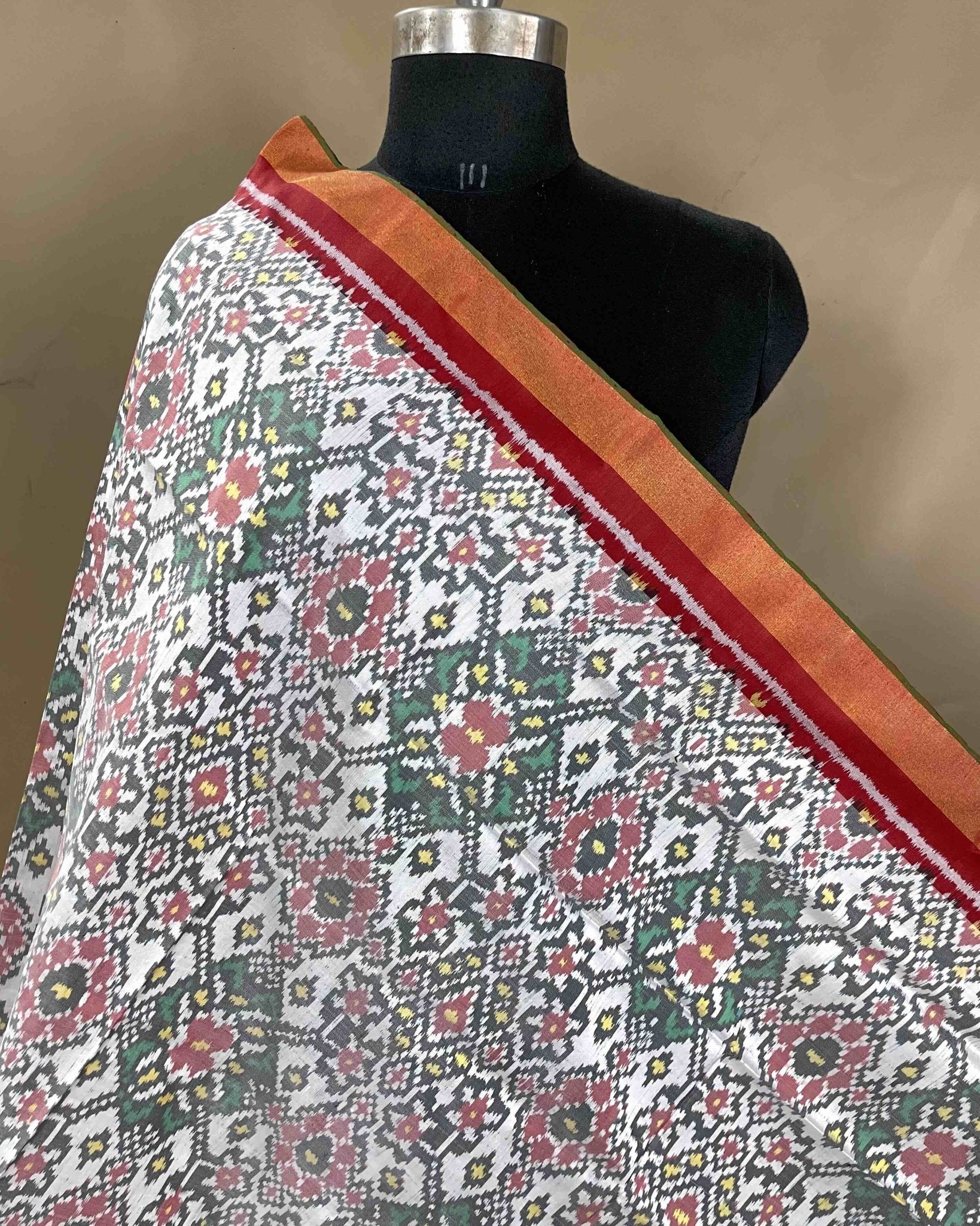 Red & White Navratan Designer Patola Dupatta - SindhoiPatolaArt