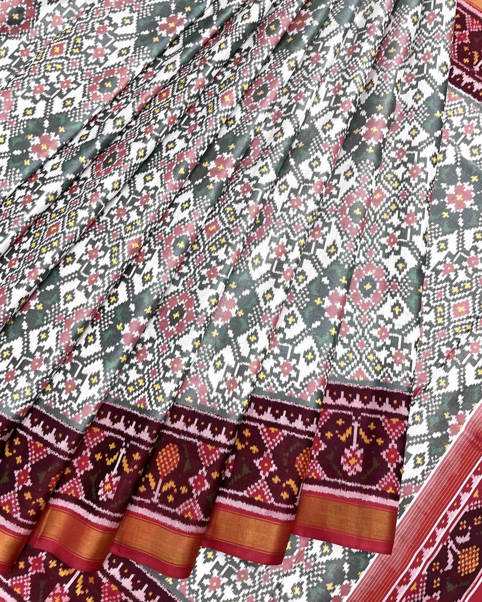 Red & White Navratan Patola Saree - SindhoiPatolaArt