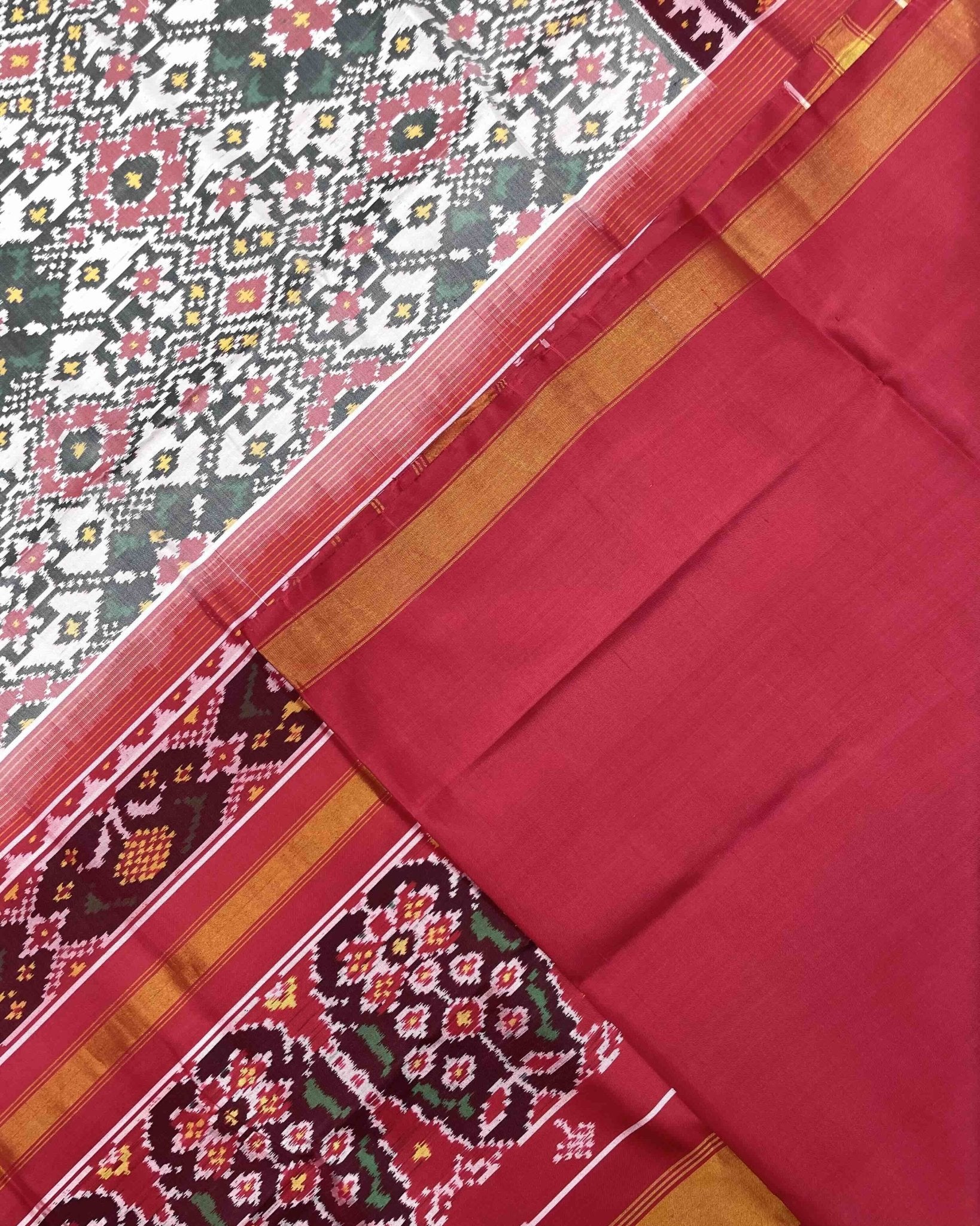 Red & White Navratan Patola Saree - SindhoiPatolaArt