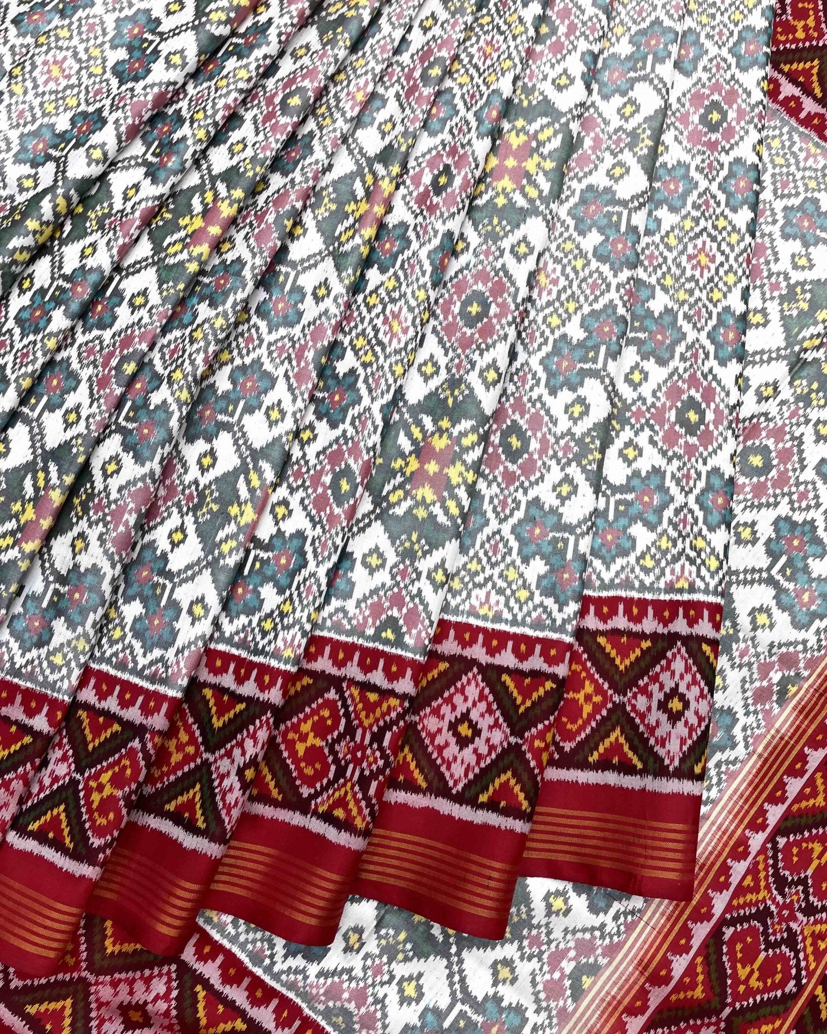 Red & White Navratan Patola Saree - SindhoiPatolaArt
