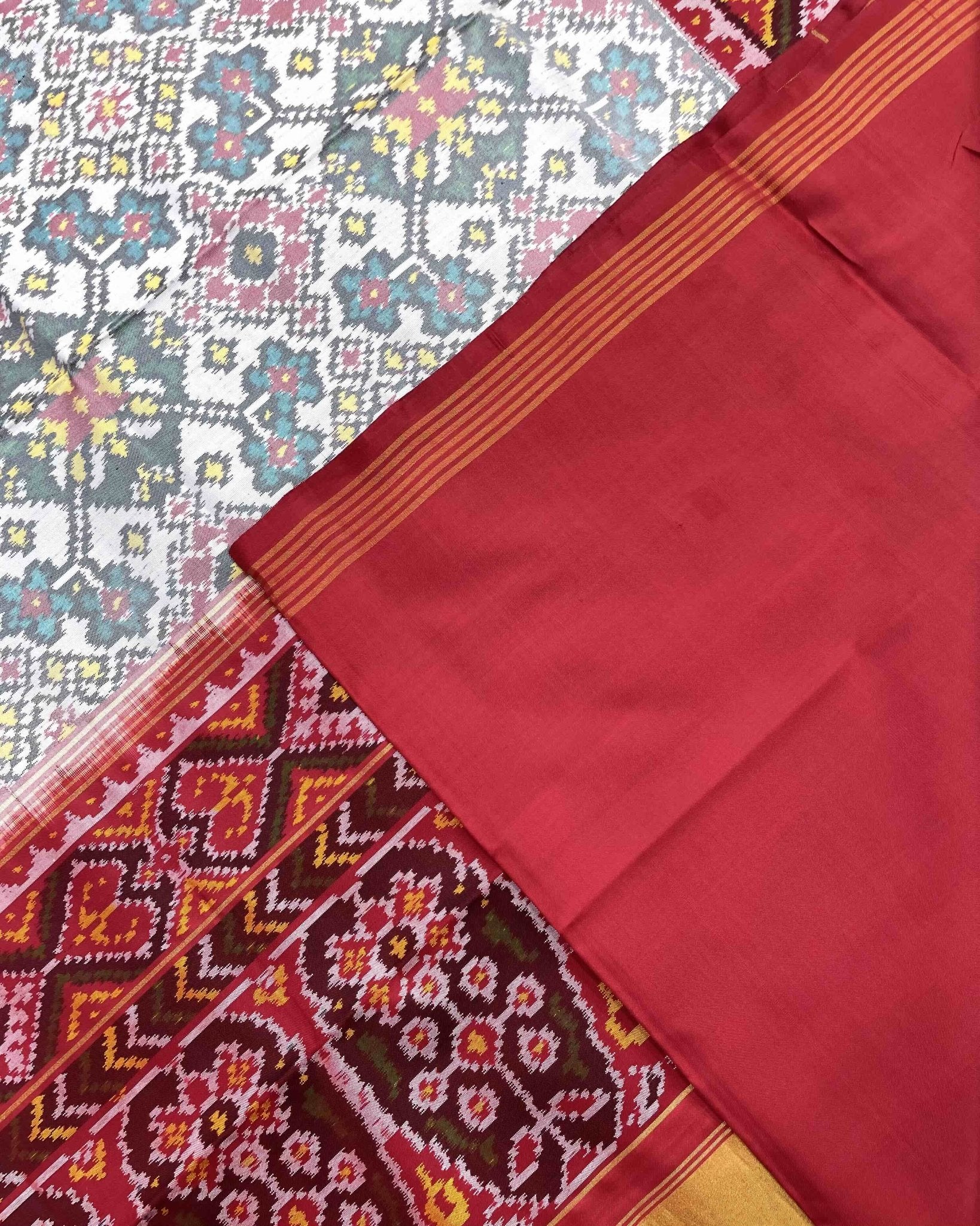 Red & White Navratan Patola Saree - SindhoiPatolaArt