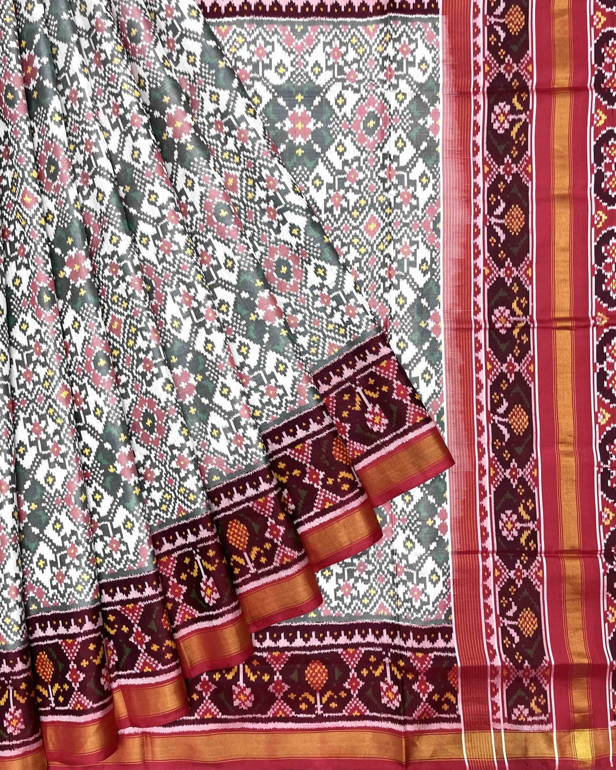 Red & White Navratan Patola Saree - SindhoiPatolaArt