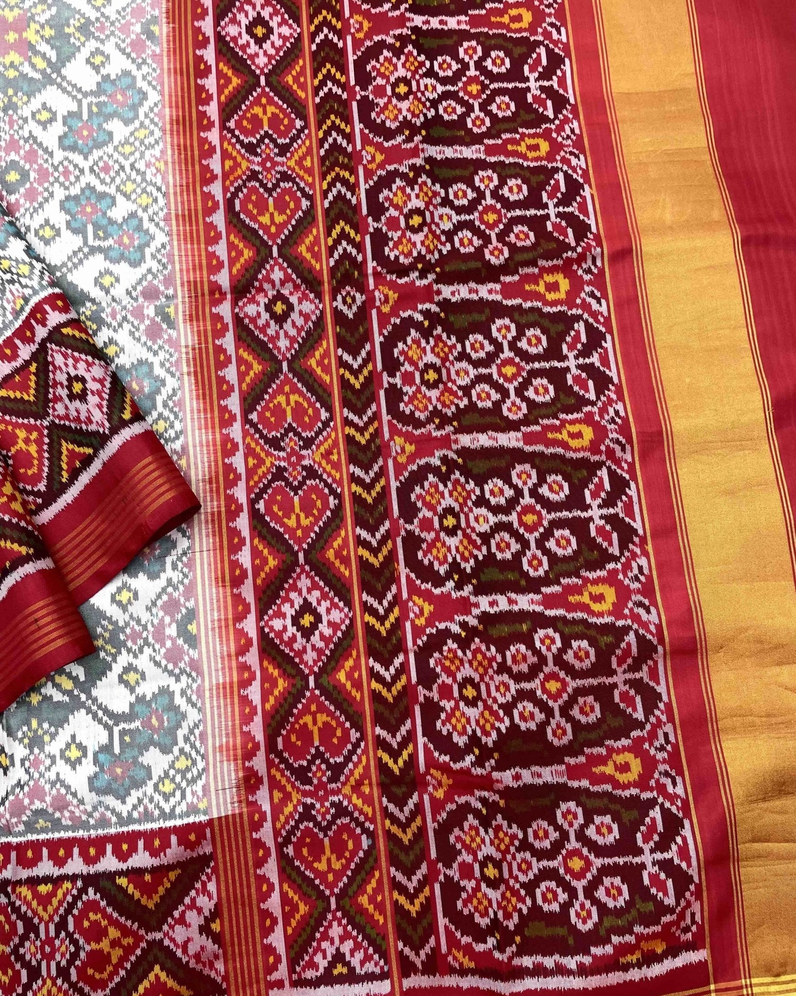 Red & White Navratan Patola Saree - SindhoiPatolaArt