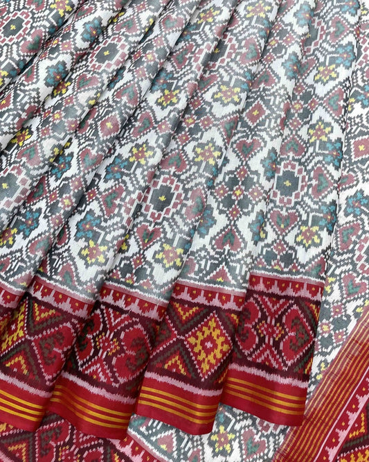 Red & White Navratan Patola Saree - SindhoiPatolaArt