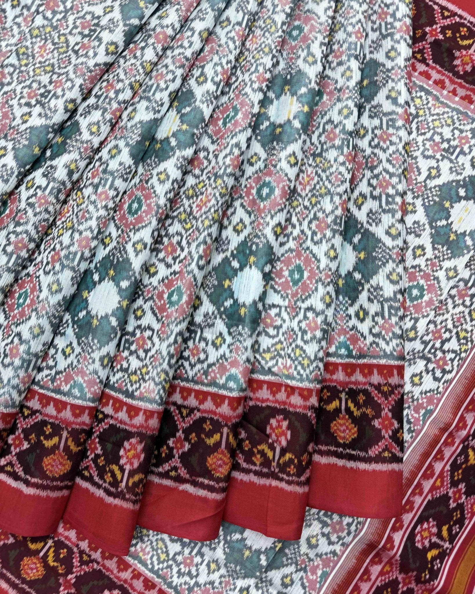 Red & White Navratan Semi Double Ikat Patola Saree - SindhoiPatolaArt