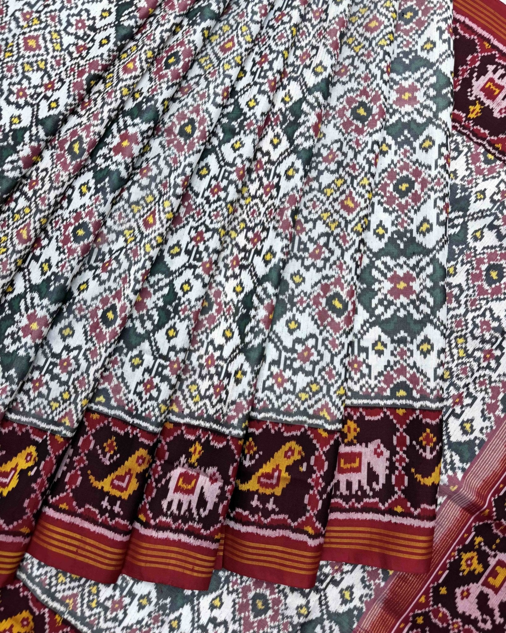Red & White Navratan Semi Double Ikat Patola Saree - SindhoiPatolaArt