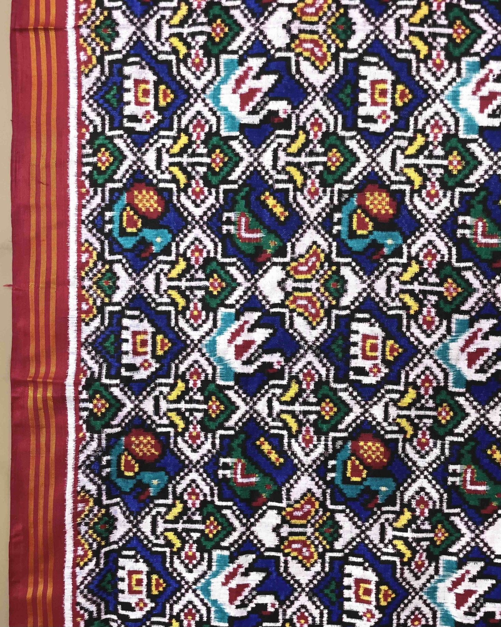 Red & White Small Narikunj Patola Dupatta - SindhoiPatolaArt
