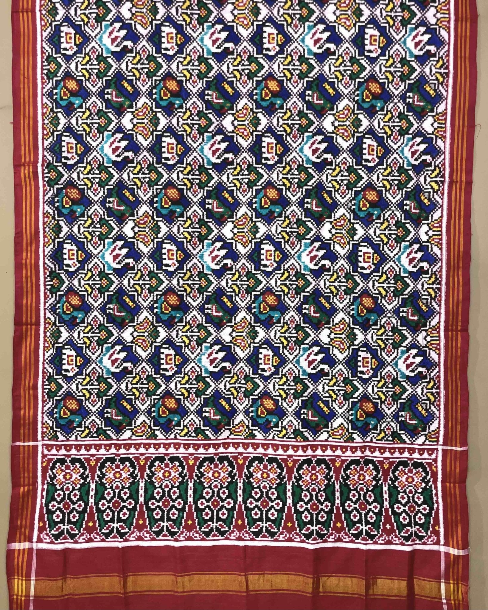 Red & White Small Narikunj Patola Dupatta - SindhoiPatolaArt