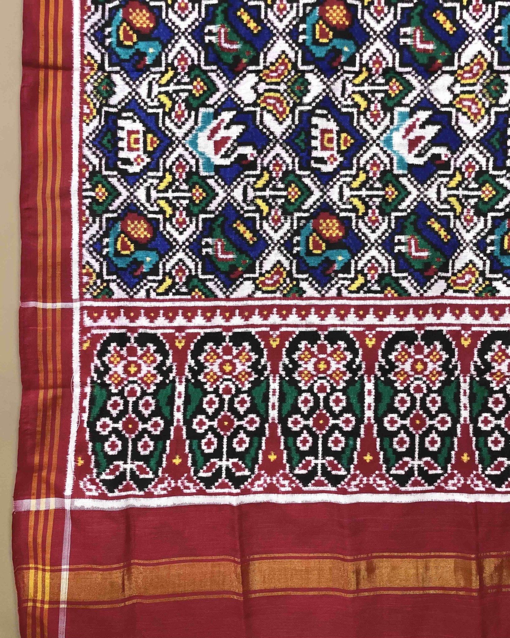 Red & White Small Narikunj Patola Dupatta - SindhoiPatolaArt