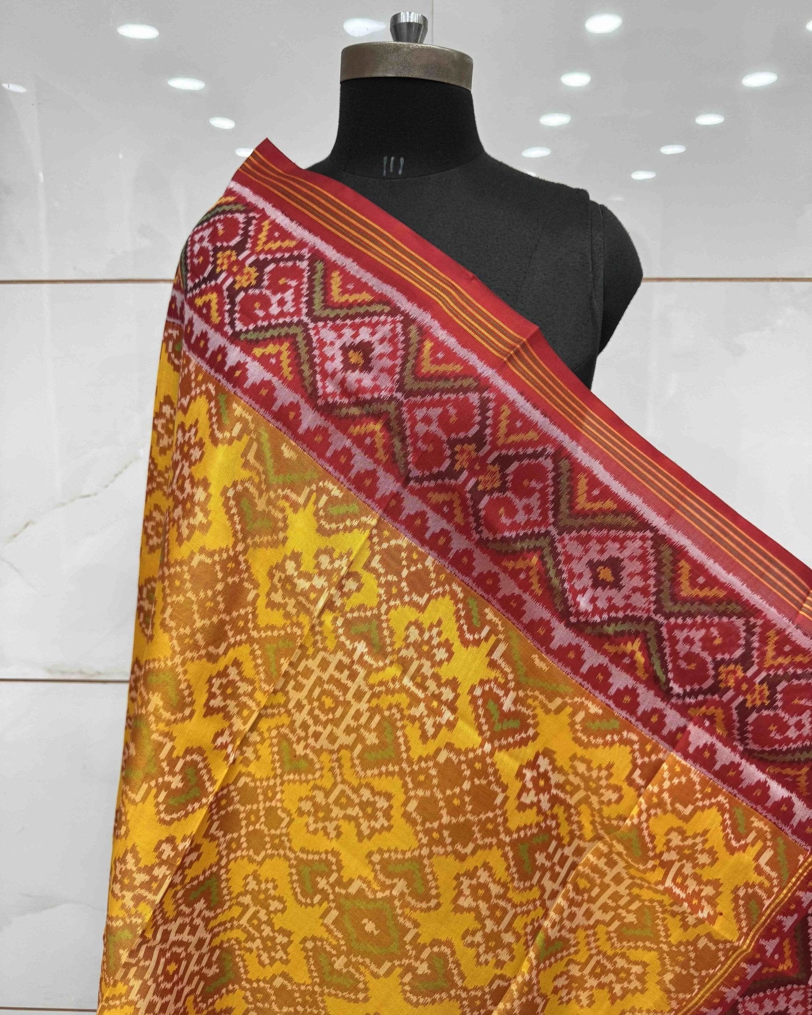 Red & Yellow Manekchowk Patola Dupatta - SindhoiPatolaArt