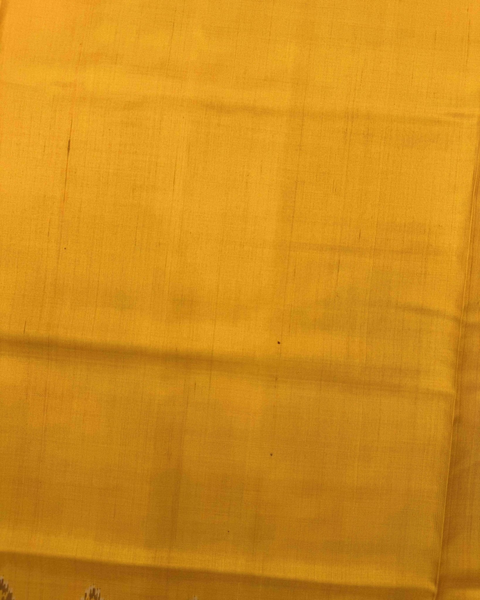Red & Yellow with Small Scut Border Plain Patola Saree - SindhoiPatolaArt