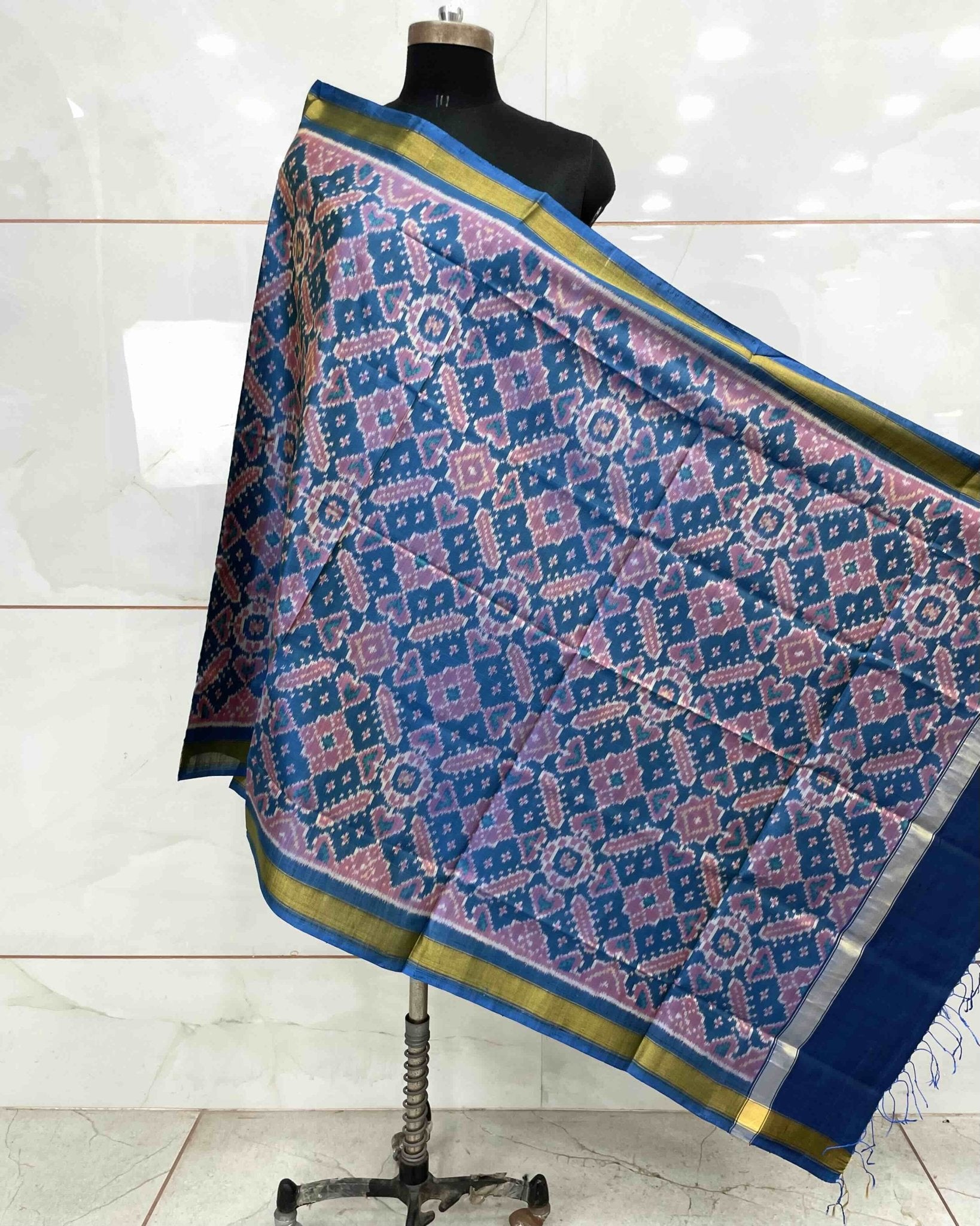 Sky Blue Manekchowk Patola Dupatta - SindhoiPatolaArt