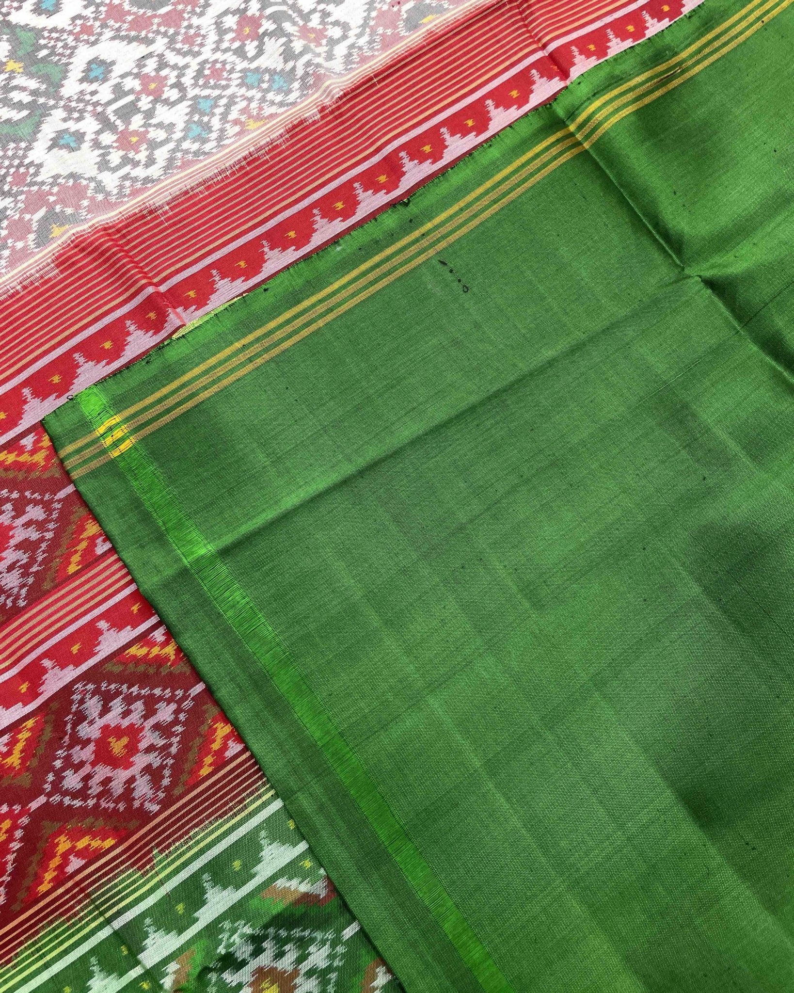 White Ganga Jamuna Navratan Designer Patola Saree - SindhoiPatolaArt