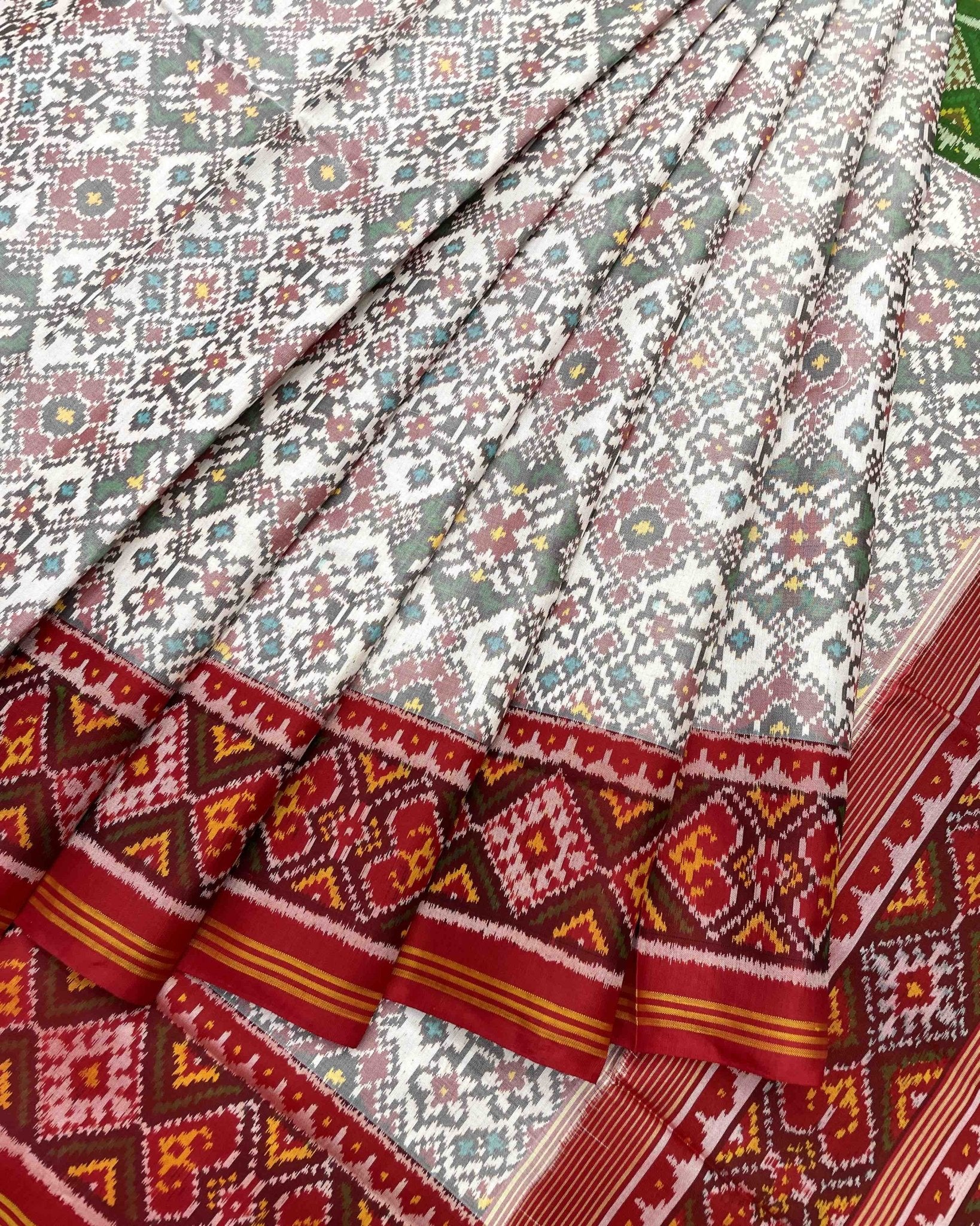 White Ganga Jamuna Navratan Designer Patola Saree - SindhoiPatolaArt