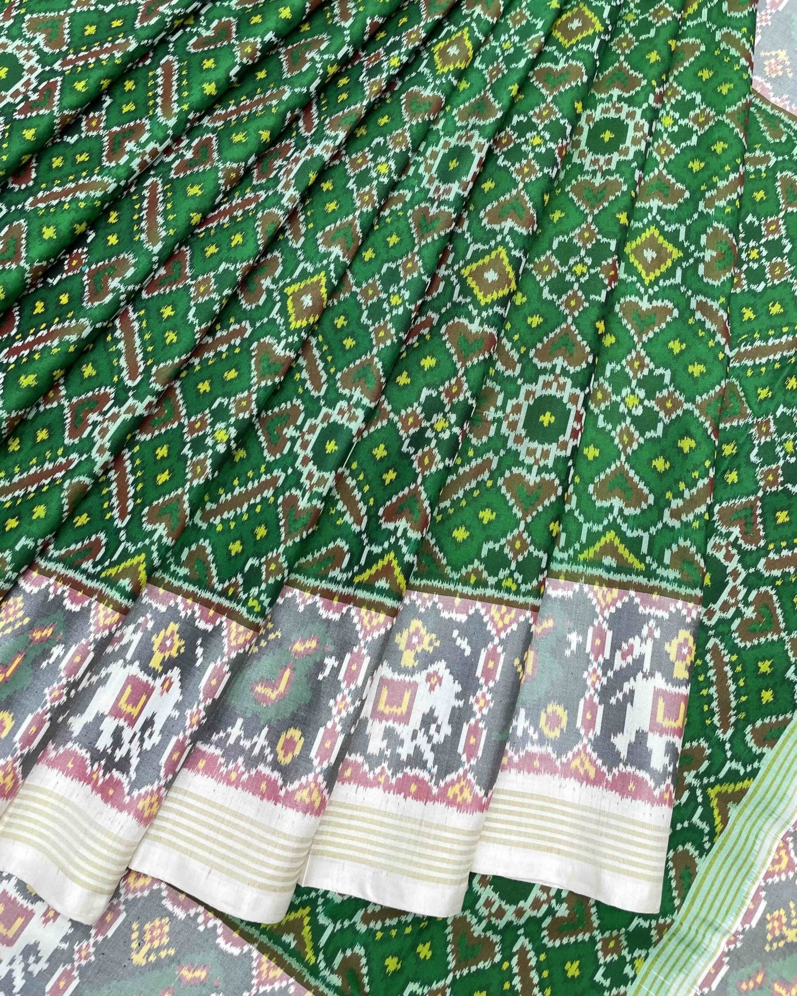 White & Green Manekchowk Patola Saree - SindhoiPatolaArt
