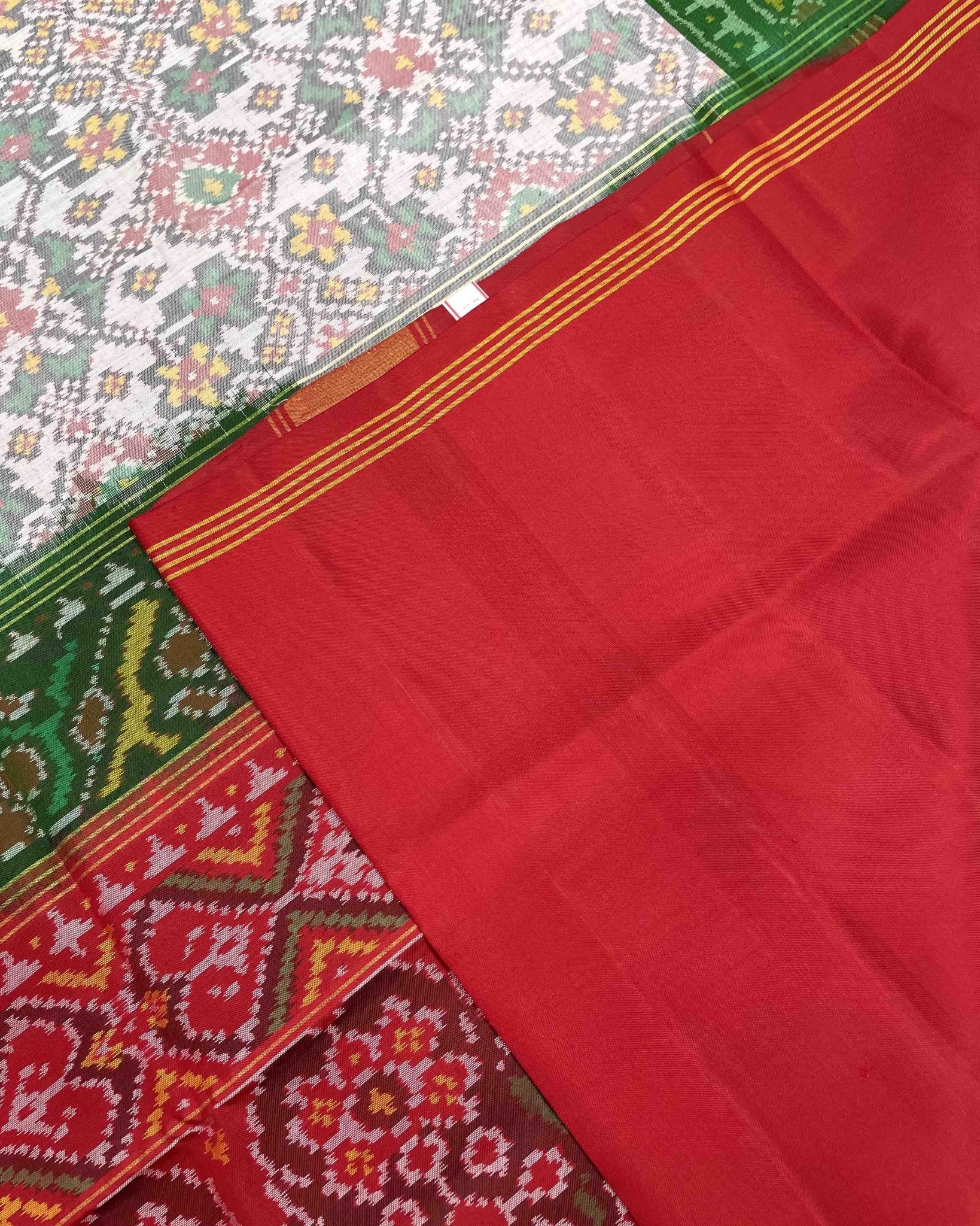 White Navratan Ganga Jamuna Designer Patola Saree - SindhoiPatolaArt