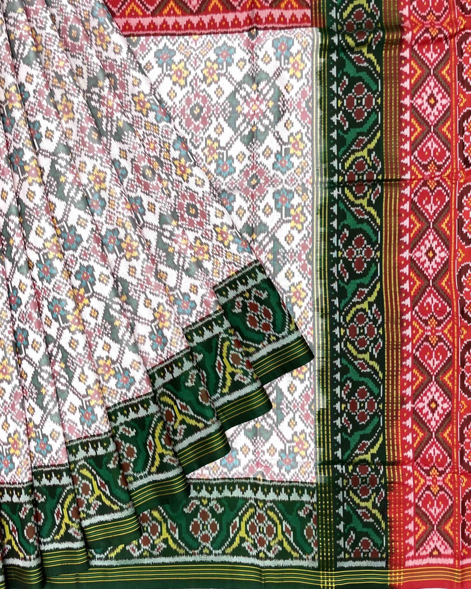 White Navratan Ganga Jamuna Patola Saree - SindhoiPatolaArt