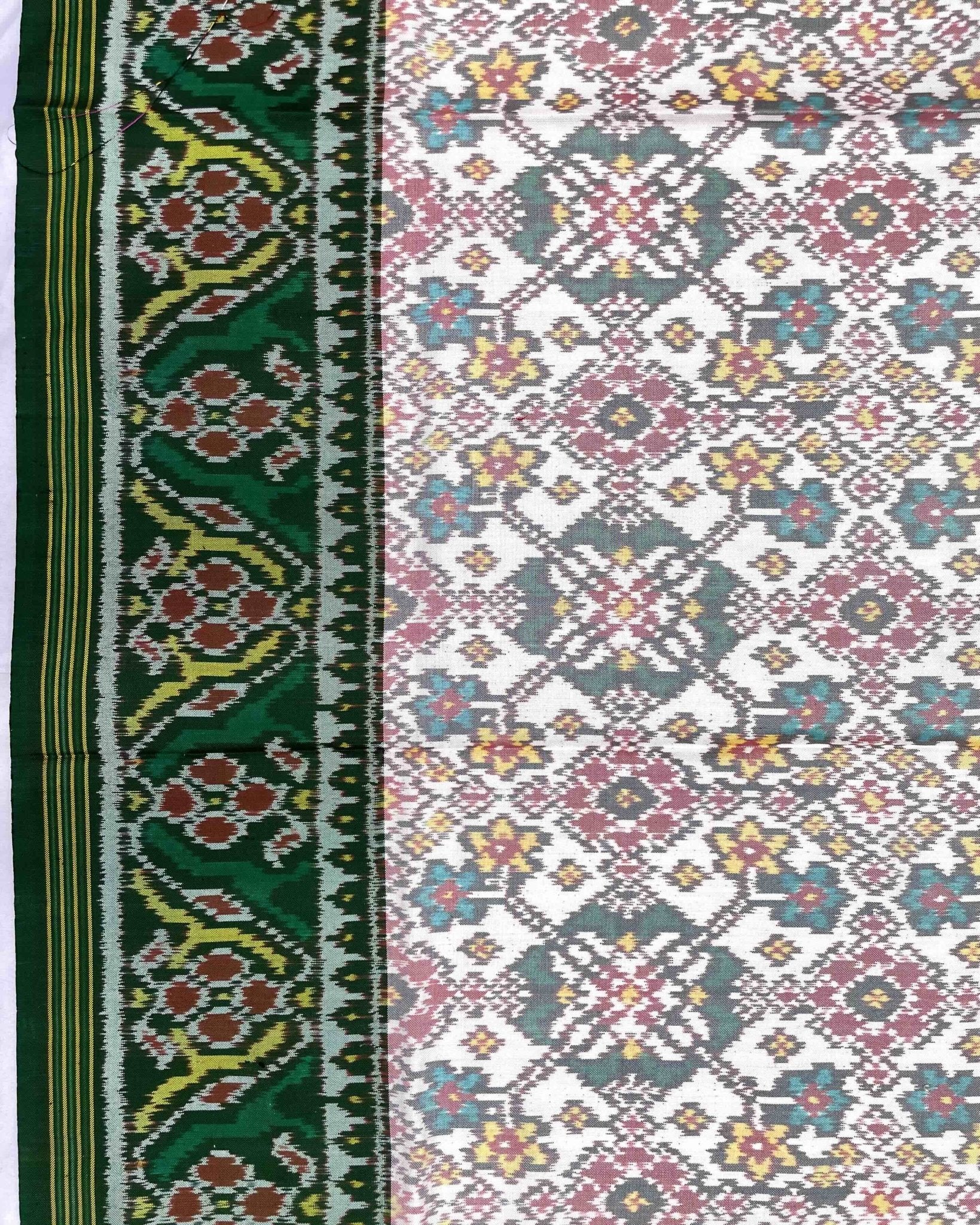 White Navratan Ganga Jamuna Patola Saree - SindhoiPatolaArt