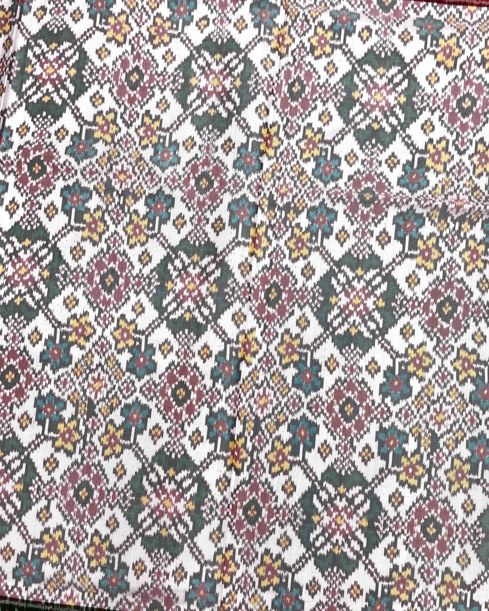 White Navratan Ganga Jamuna Patola Saree - SindhoiPatolaArt