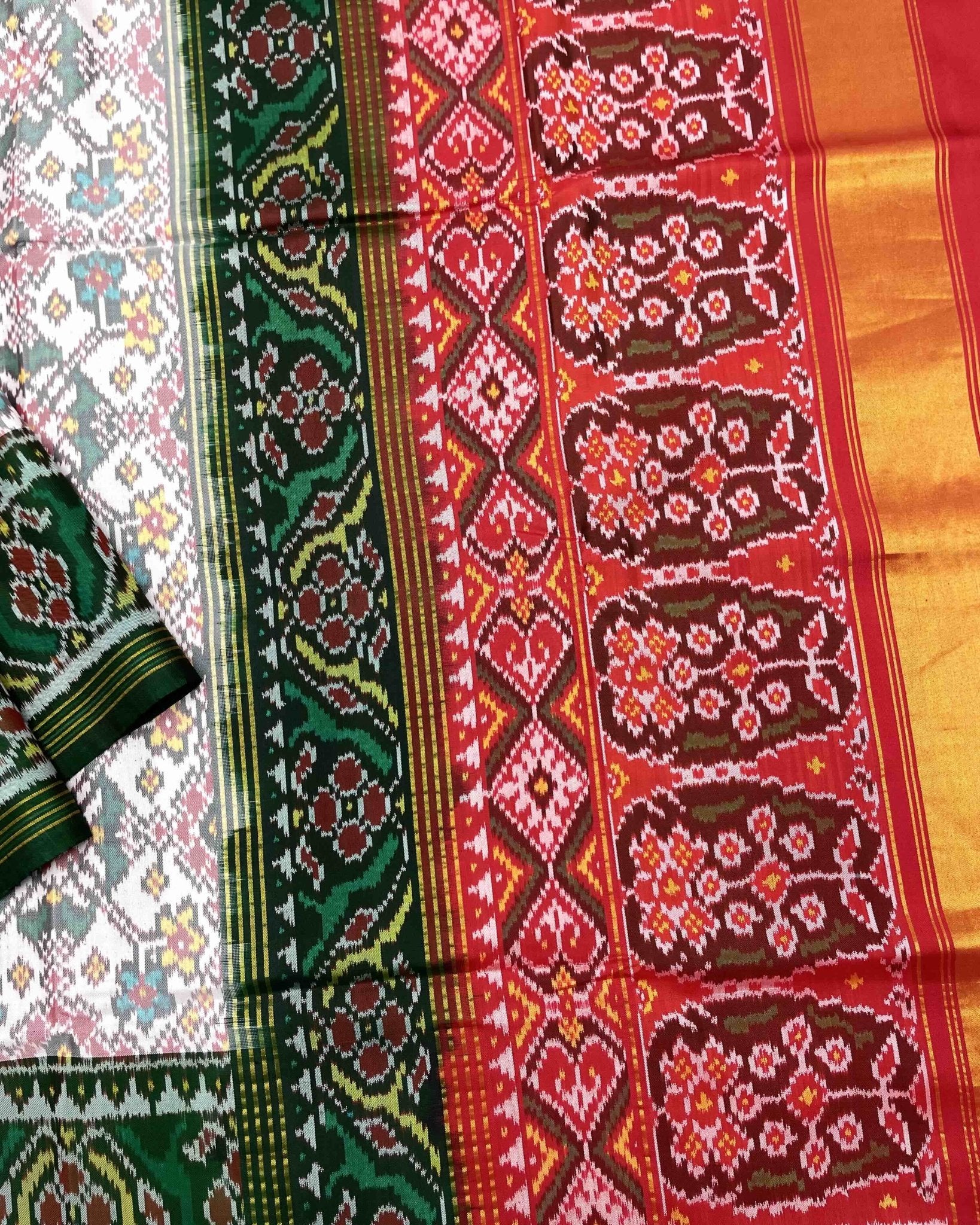 White Navratan Ganga Jamuna Patola Saree - SindhoiPatolaArt