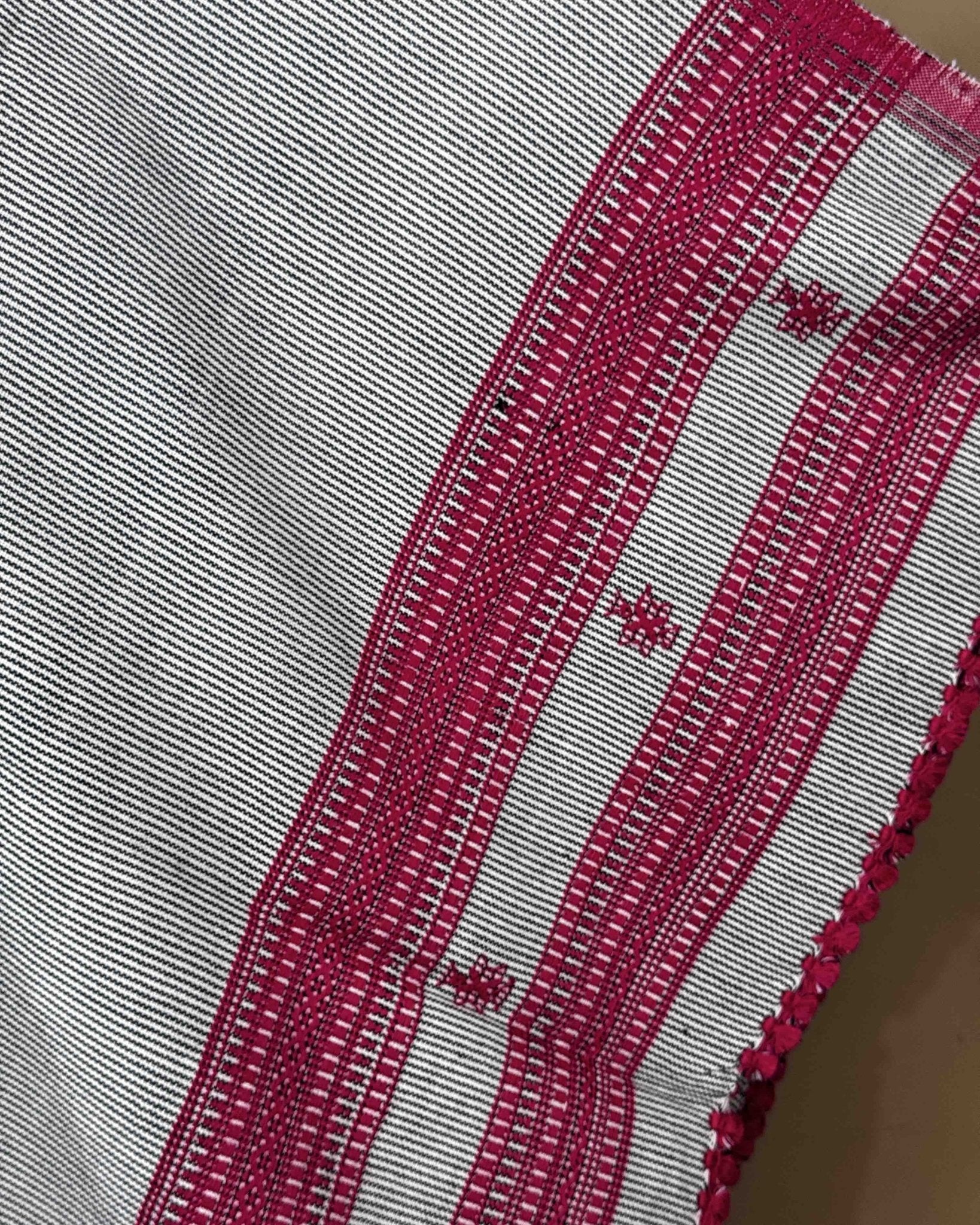 White & Pink with Black Lining & Heavy Pallu Kutchi Woolen Shawl - SindhoiPatolaArt